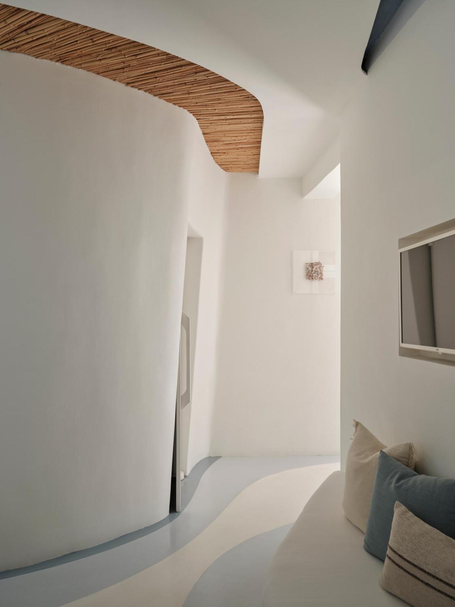 Cocoon Room or Sea View Jacuzzi