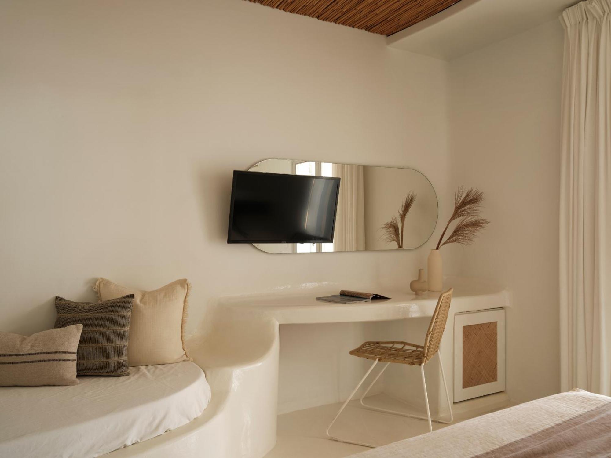 Cocoon Room or Pool View Jacuzzi