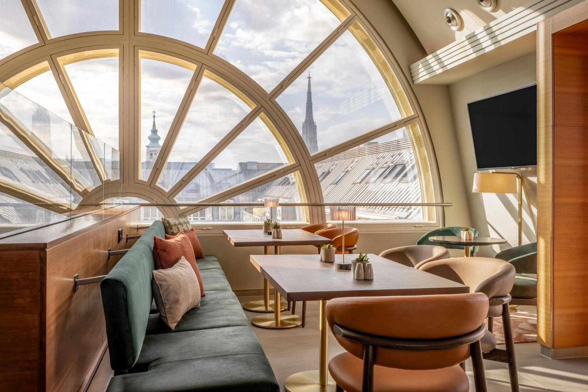 Executive Room M Club lounge access Guest room 1 King