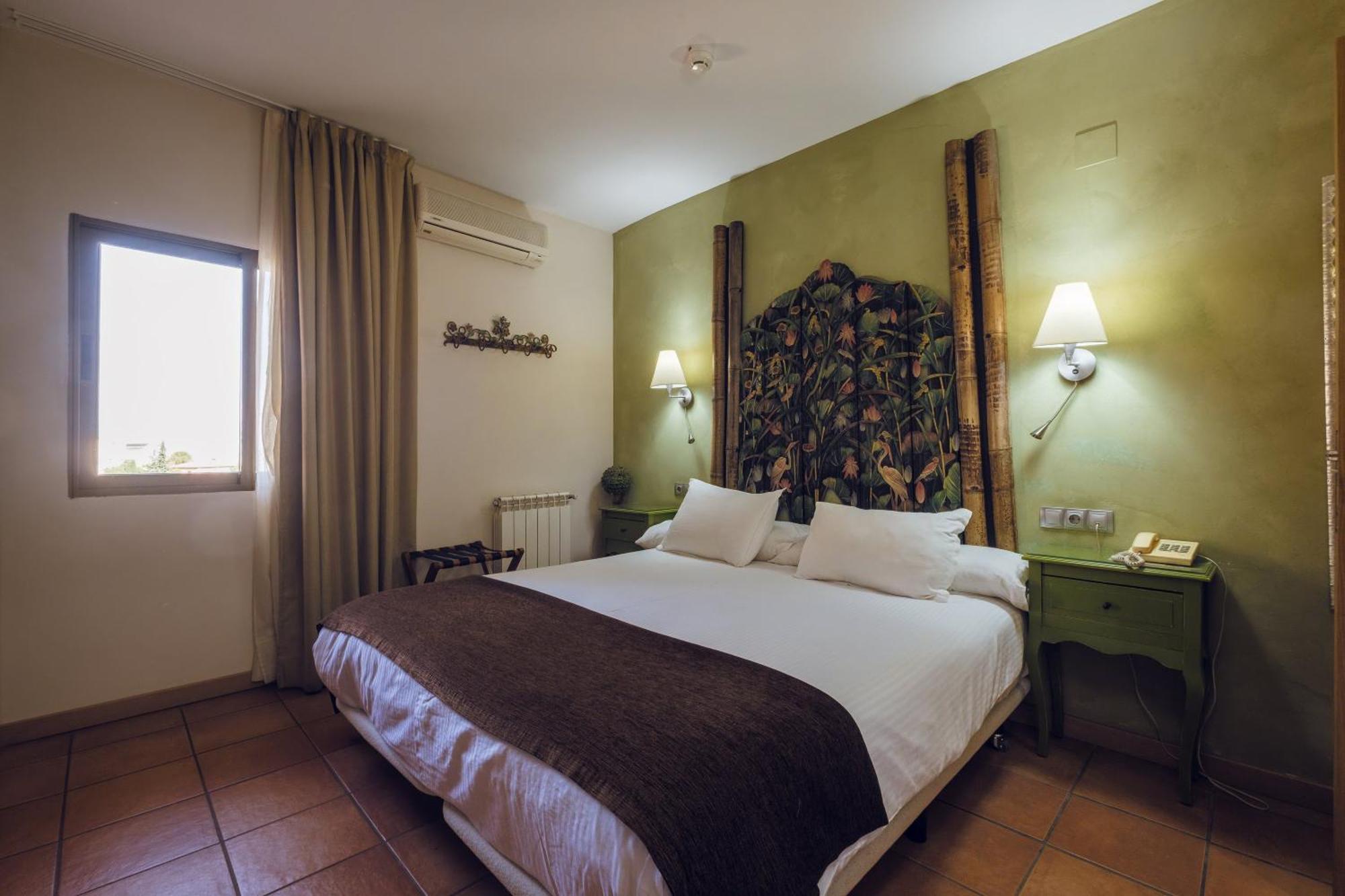 Standard Room Queen Bed