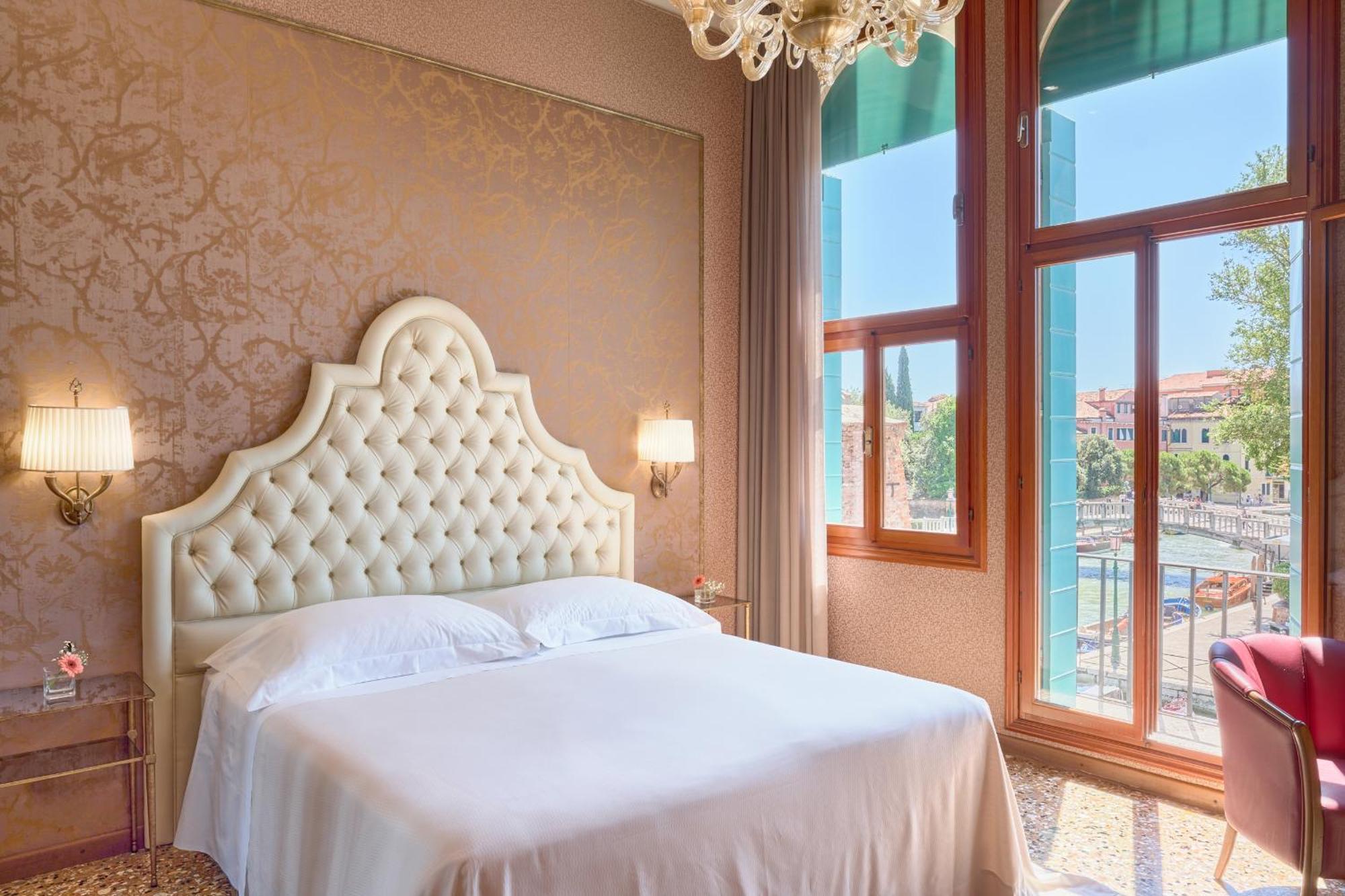 Deluxe Double or Twin Room Canal View