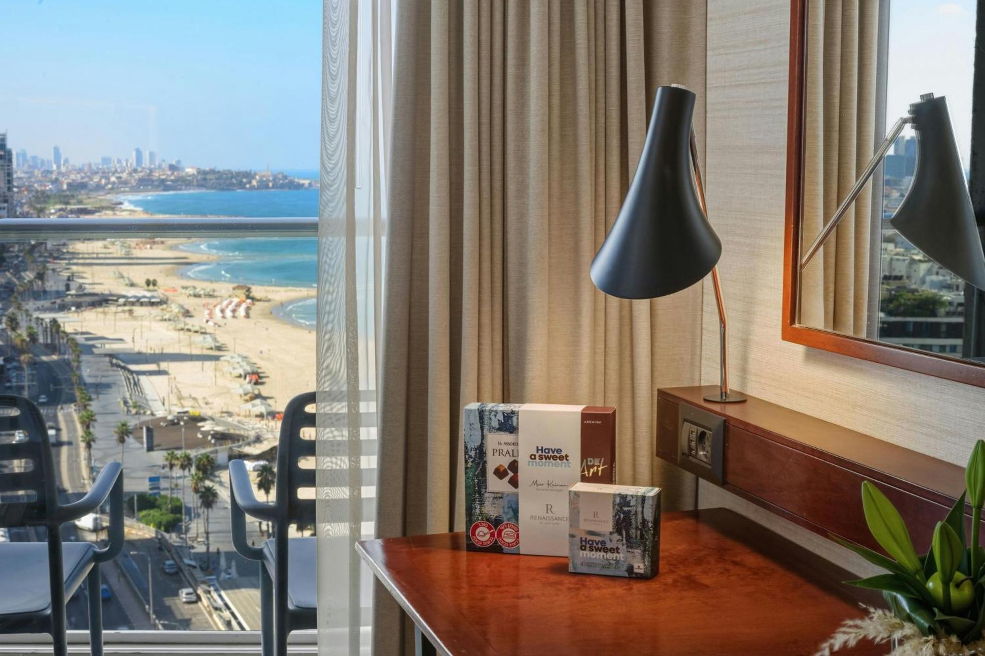 Club lounge access Executive Guest room 1 King Sea view