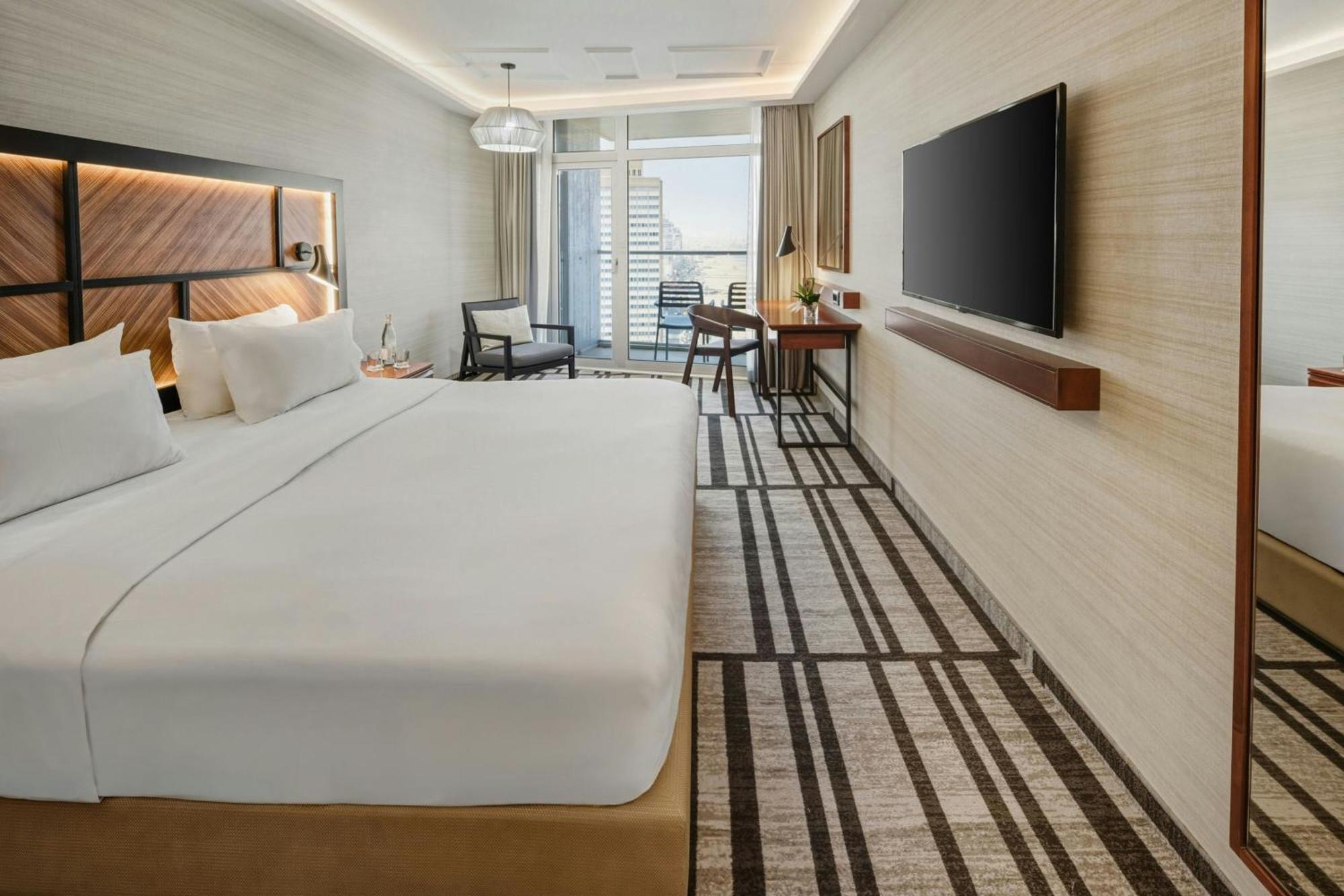 Club lounge access Executive Guest room 1 King Sea view
