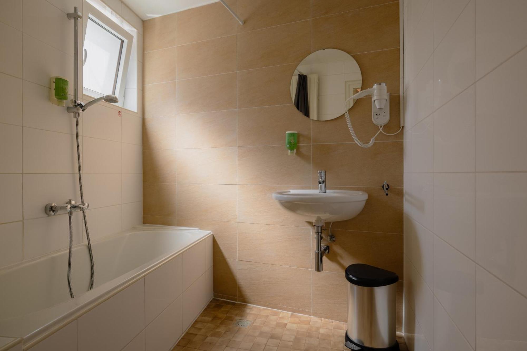 Standard Double Room Toilet