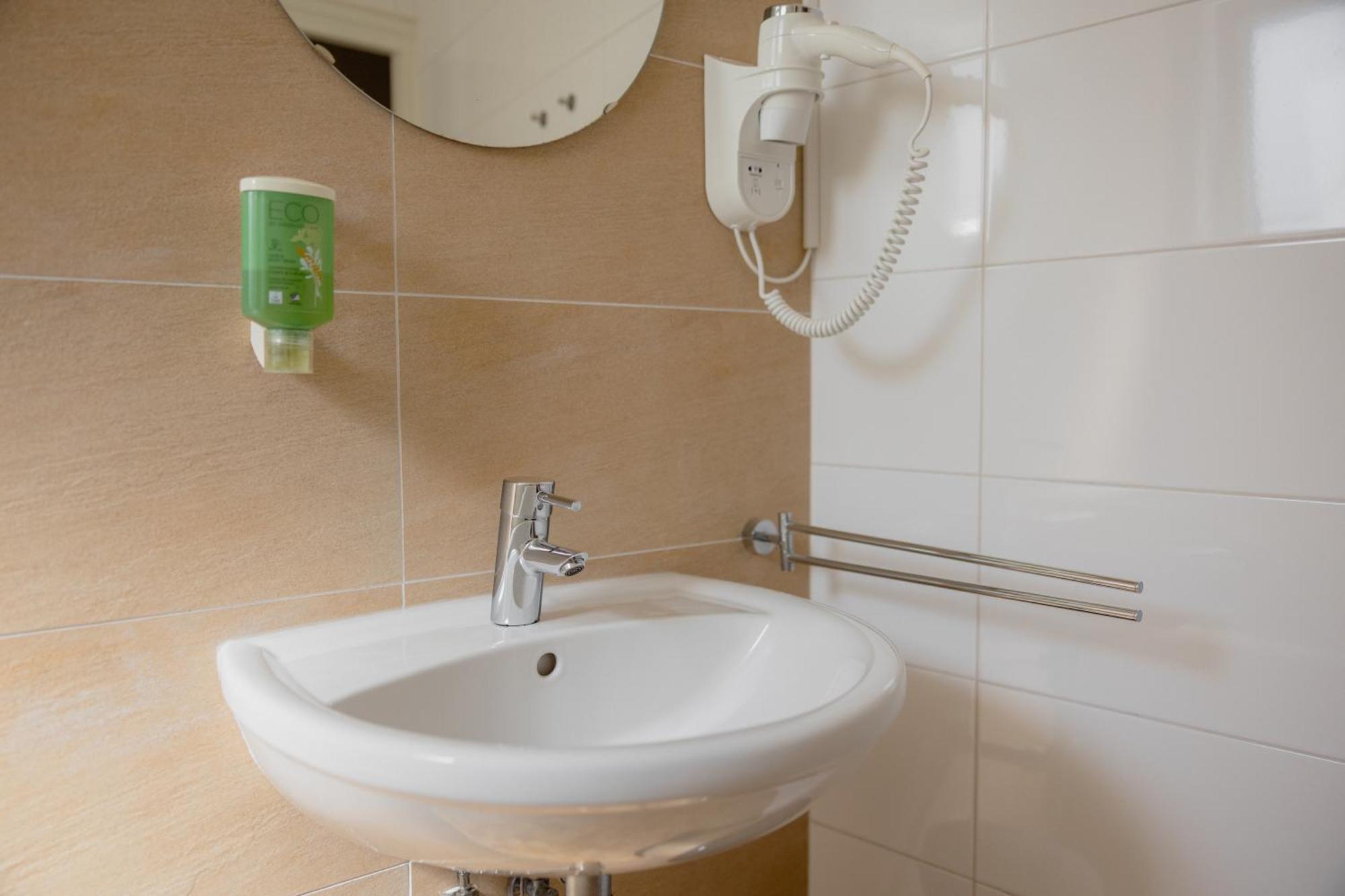 Standard Double Room Toilet