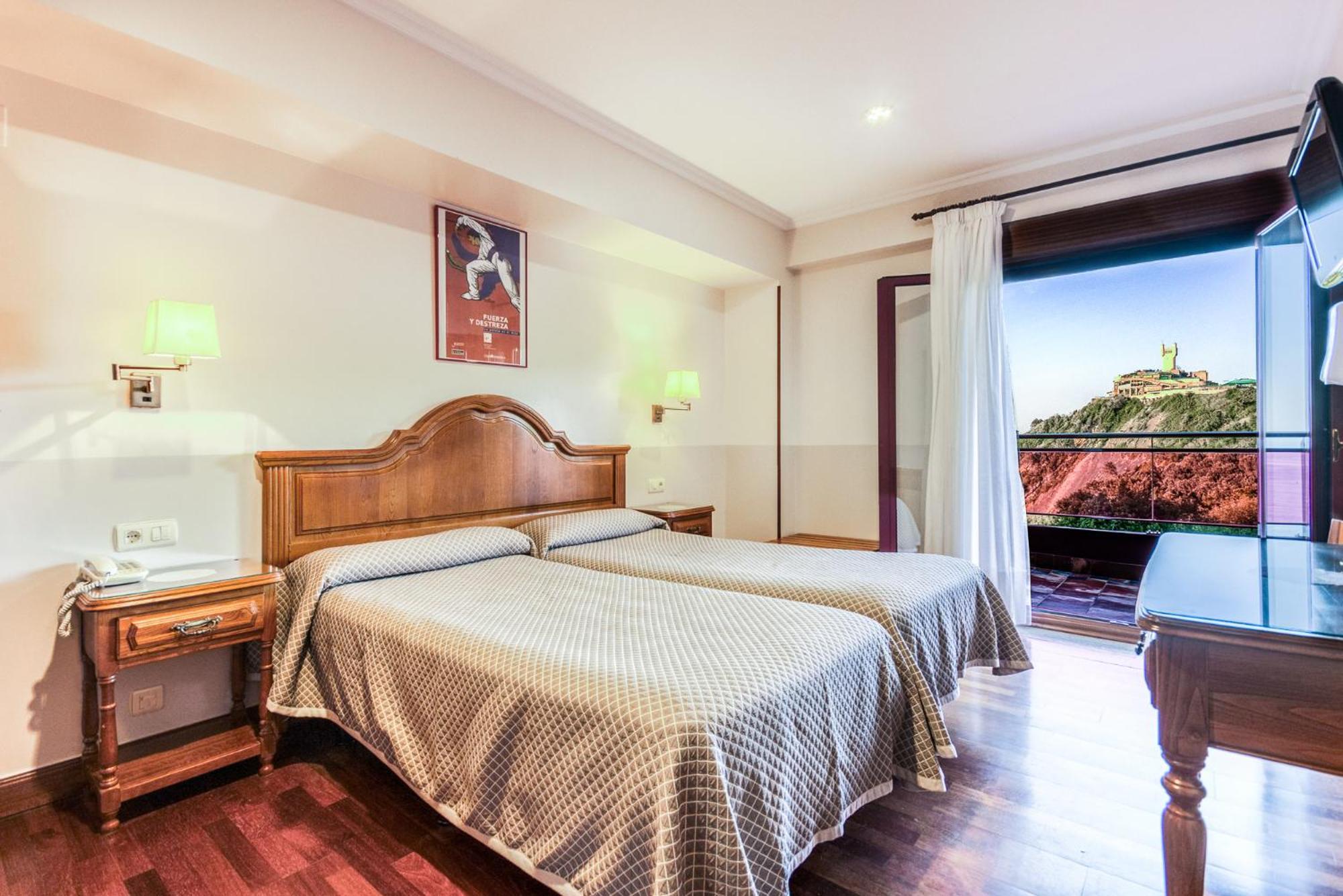 Double or Twin Room Sea View