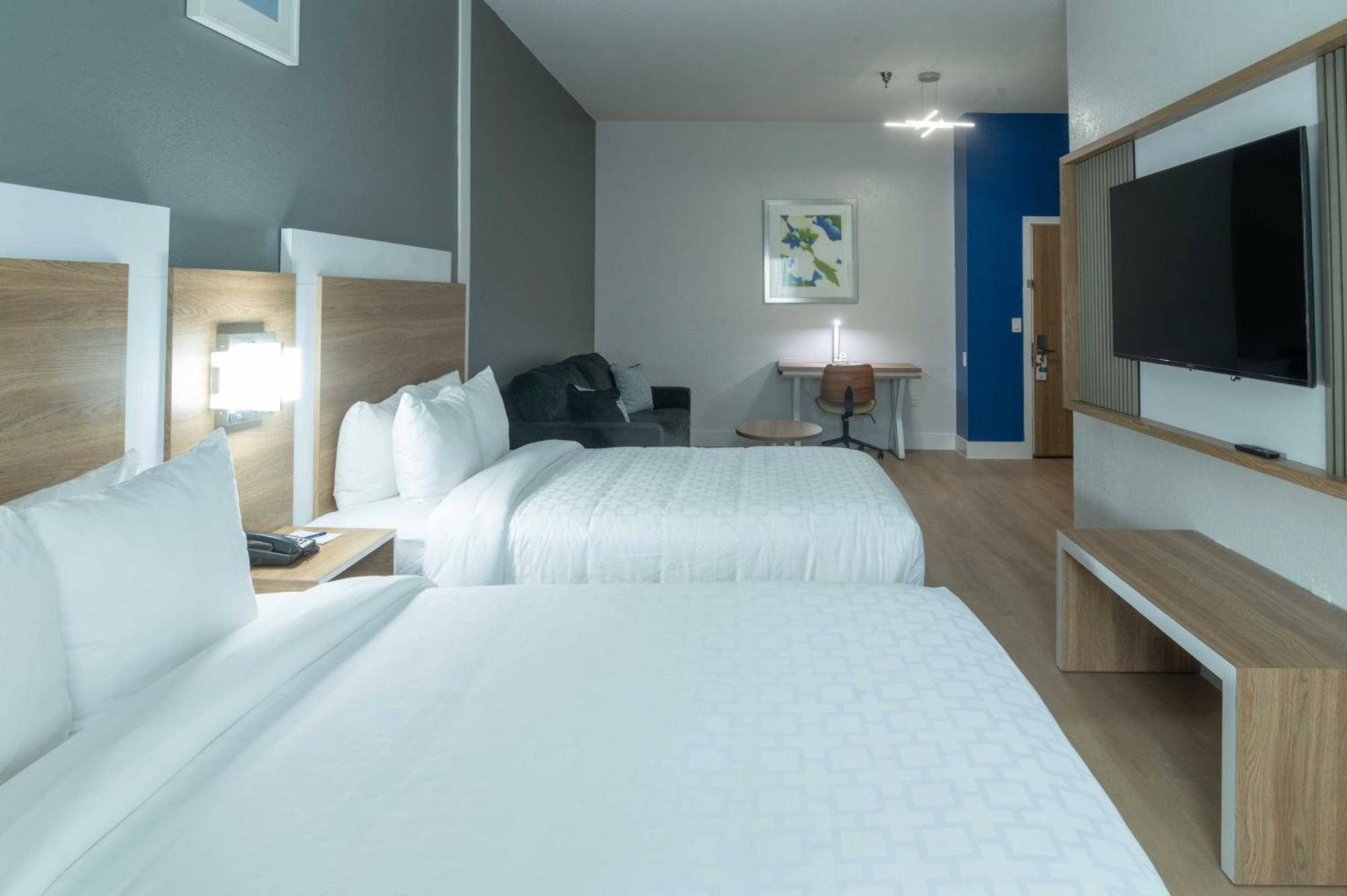 Suite Two Double Beds Non-Smoking