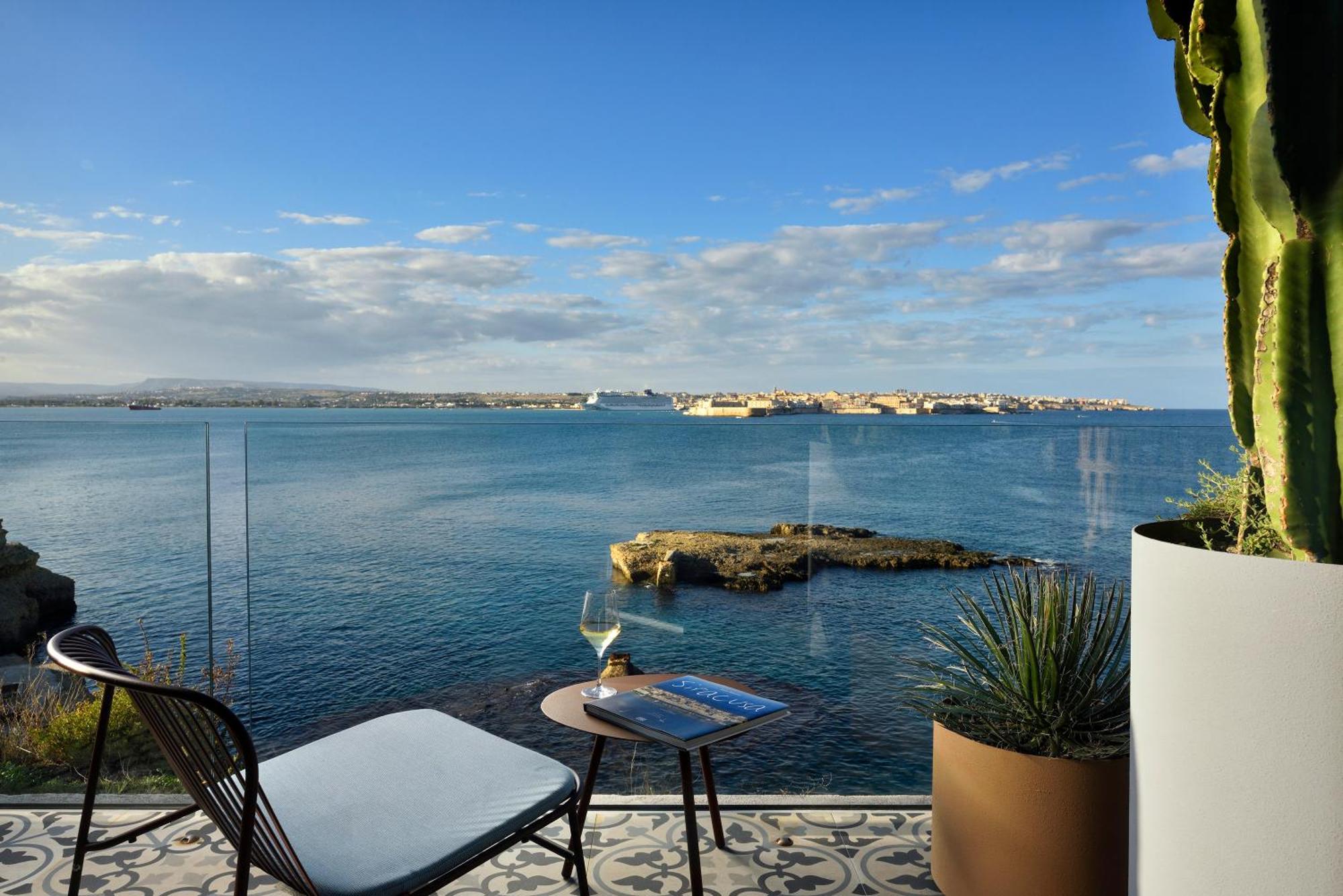 Suite with Sea View,1742641639:JPEG