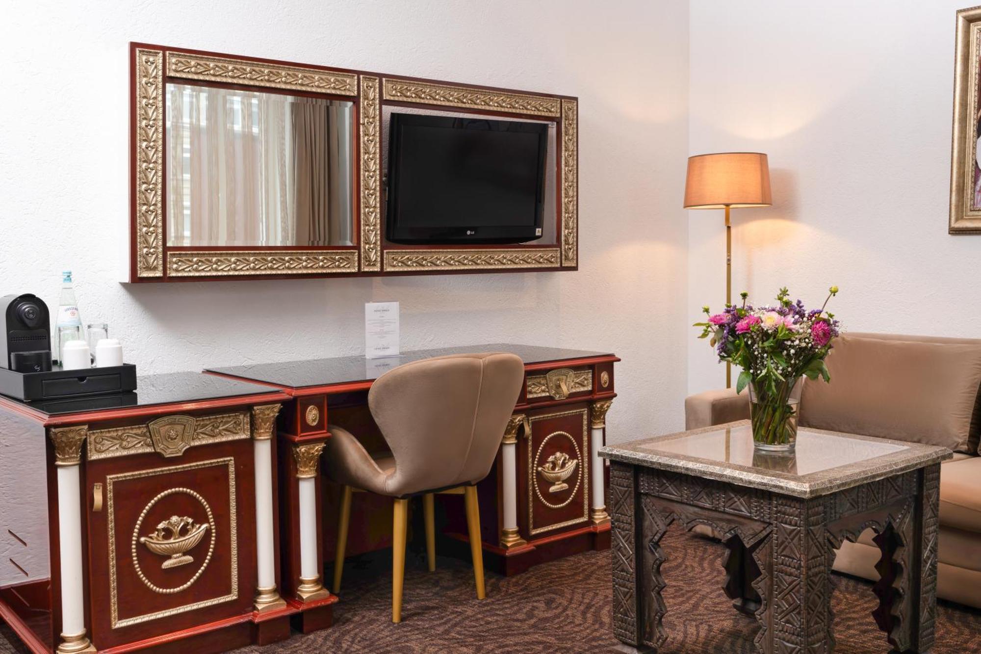Deluxe Suite