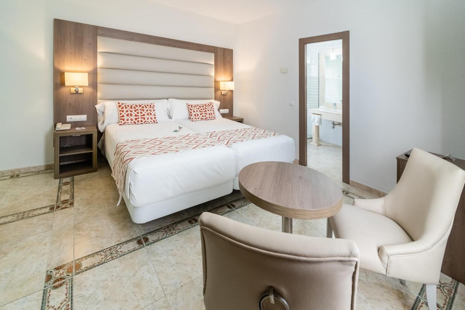 Standard Twin Room