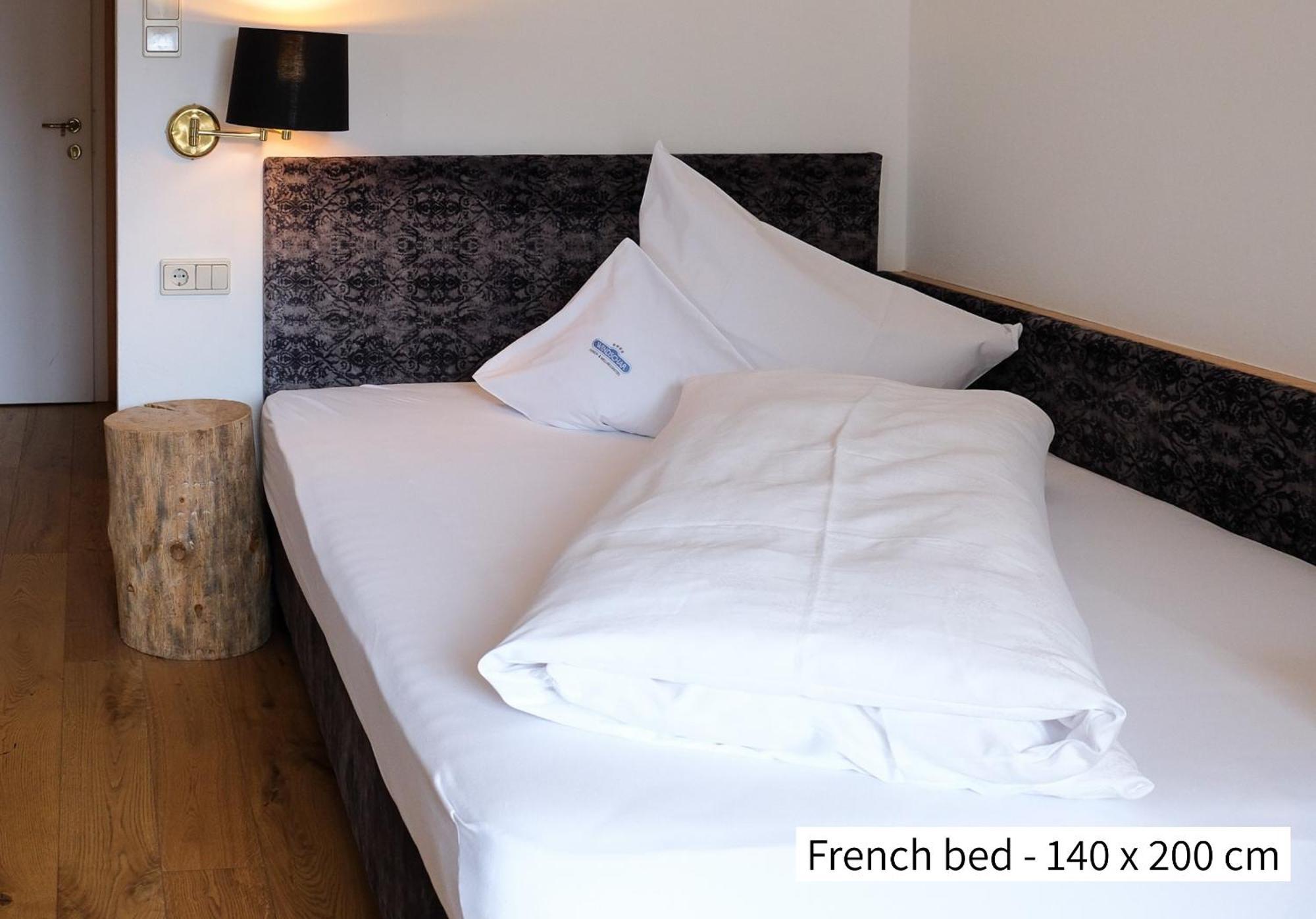 Standard Room "Neves" French bed 140x200cm