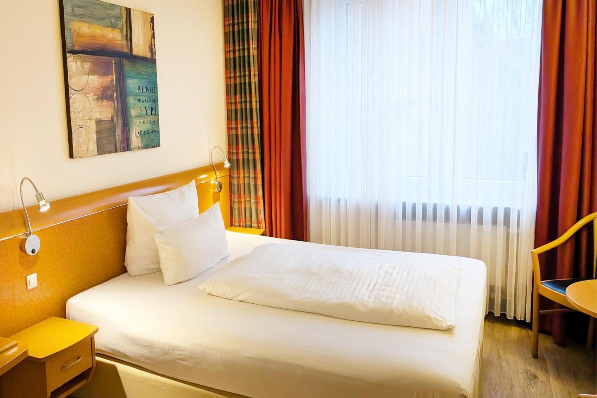 Standard Queen Room