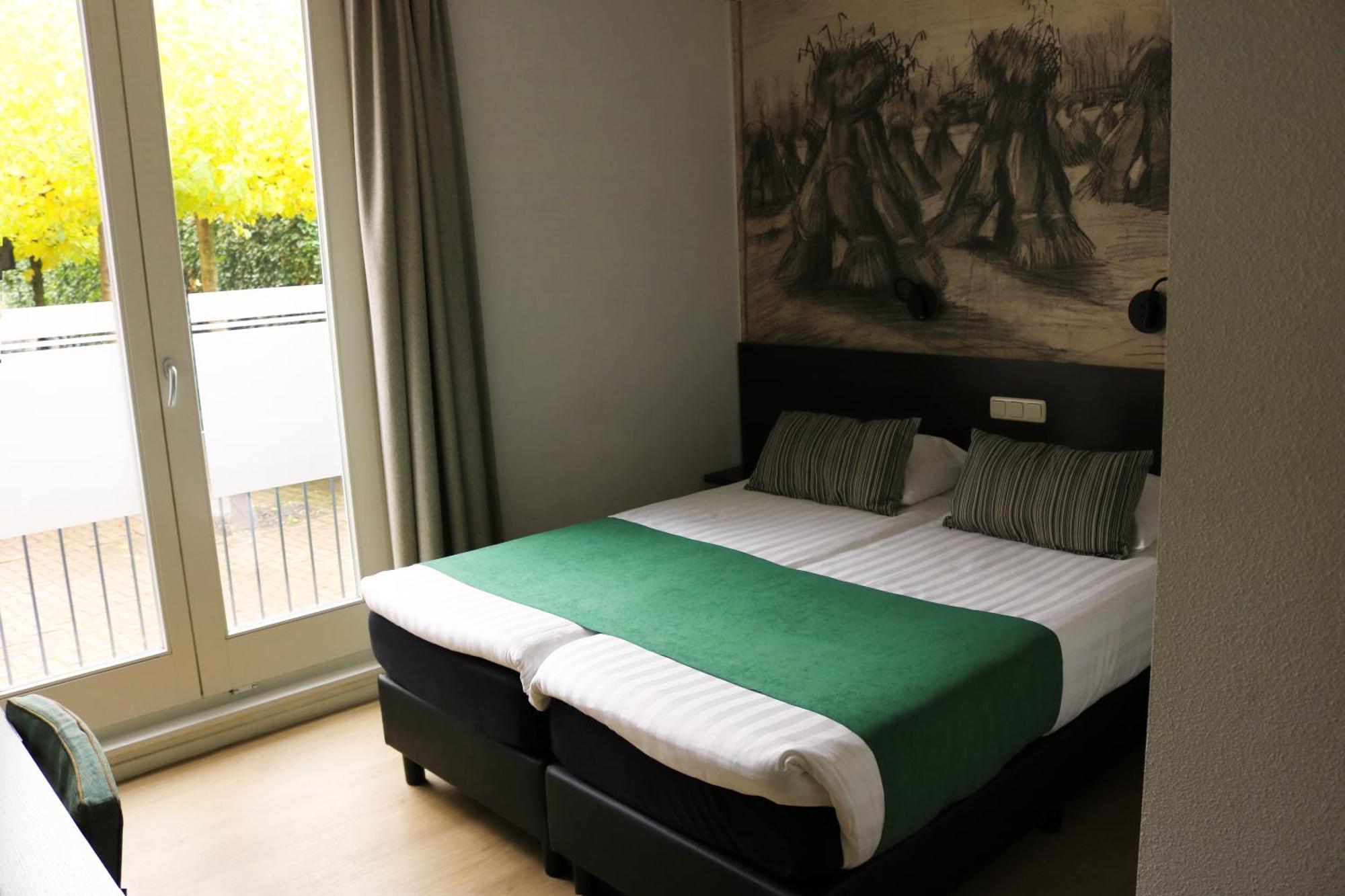 Twin Room,1742646065:JPEG