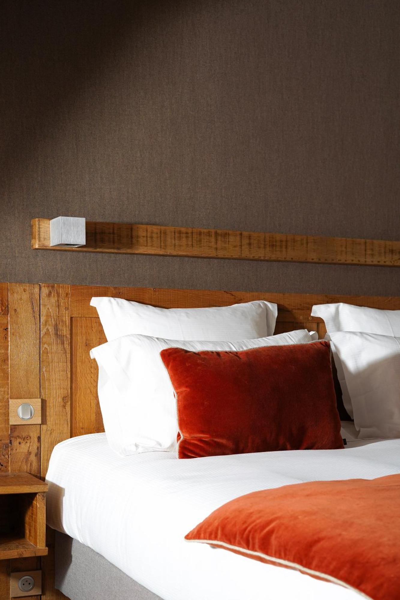 Suite,1742646434:JPEG