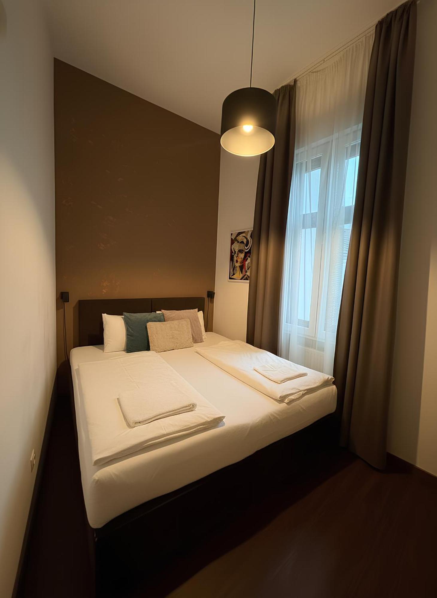 Deluxe Three-Bedroom Apartment