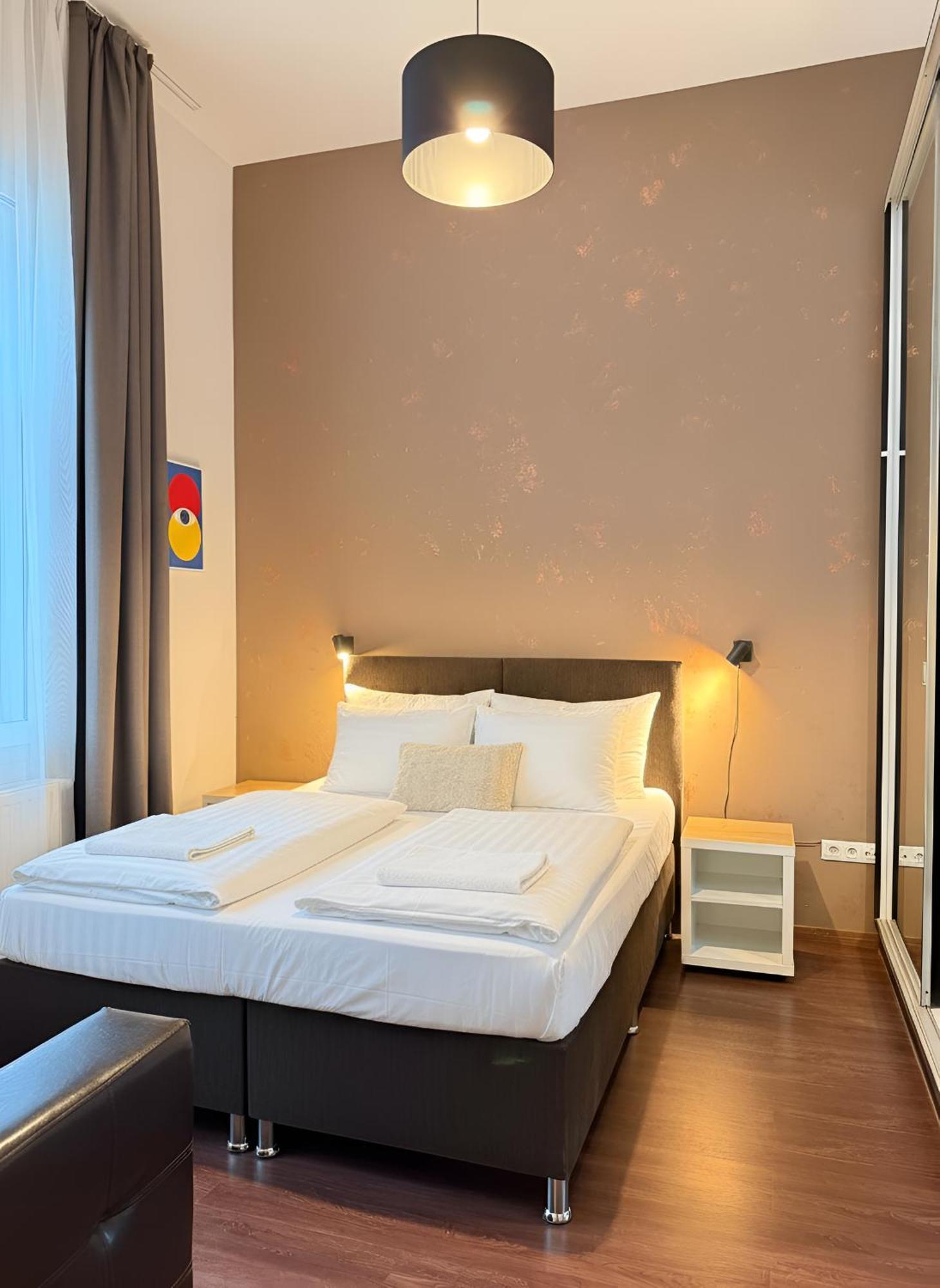 Deluxe Three-Bedroom Apartment