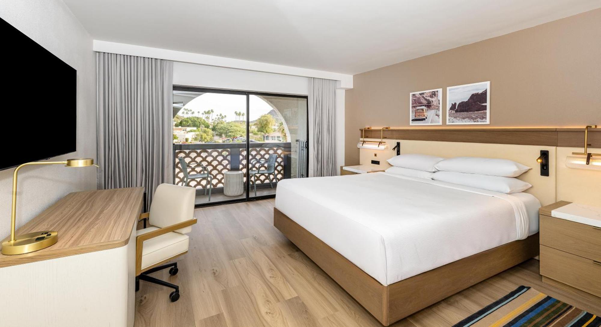 One-Bedroom King Suite - Hearing Access