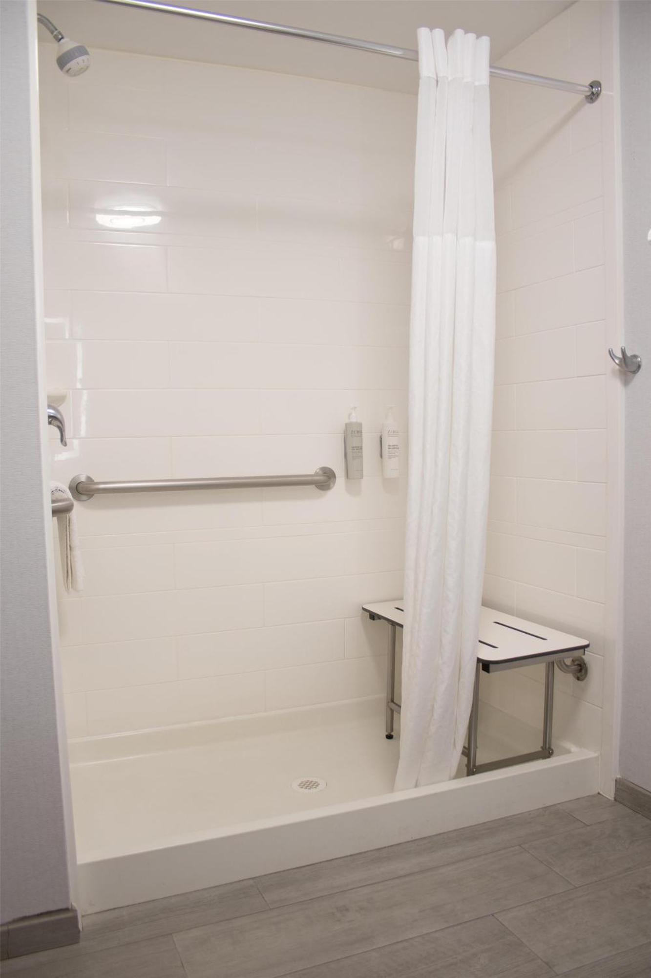 King Room - Mobility Accessible/Non-Smoking