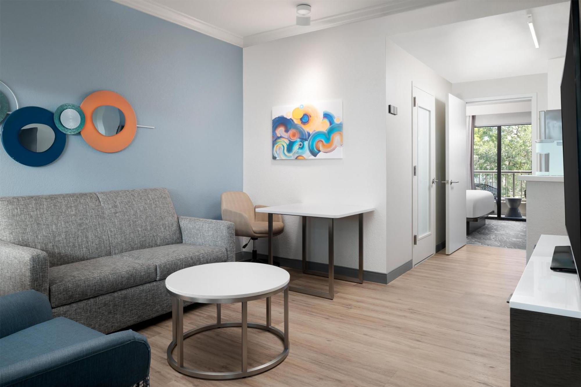 King Suite Lake View