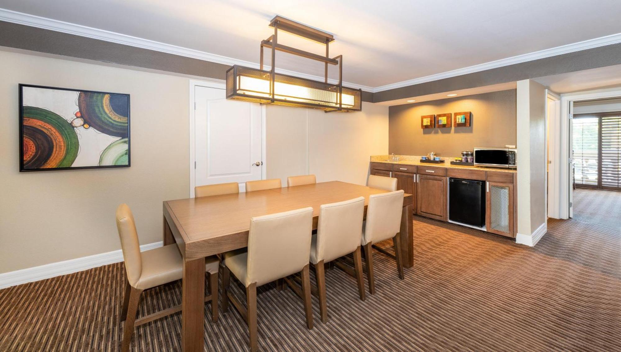 Ambassador King Suite Agave