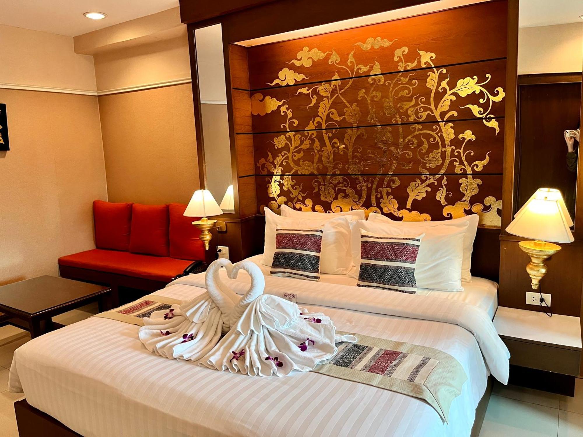 Deluxe Double Room Round-Trip Airport Transfer,1742651466:JPEG