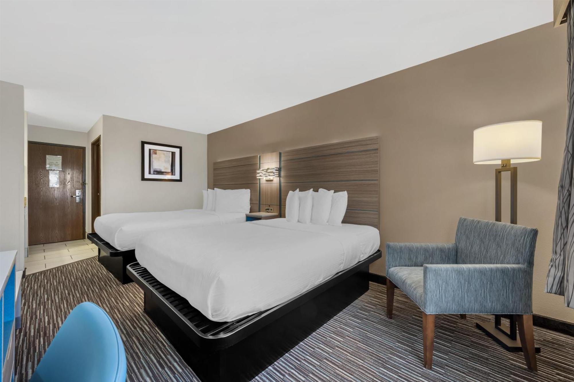 Queen Room Two Queen Beds Non-Smoking or Pet-Friendly
