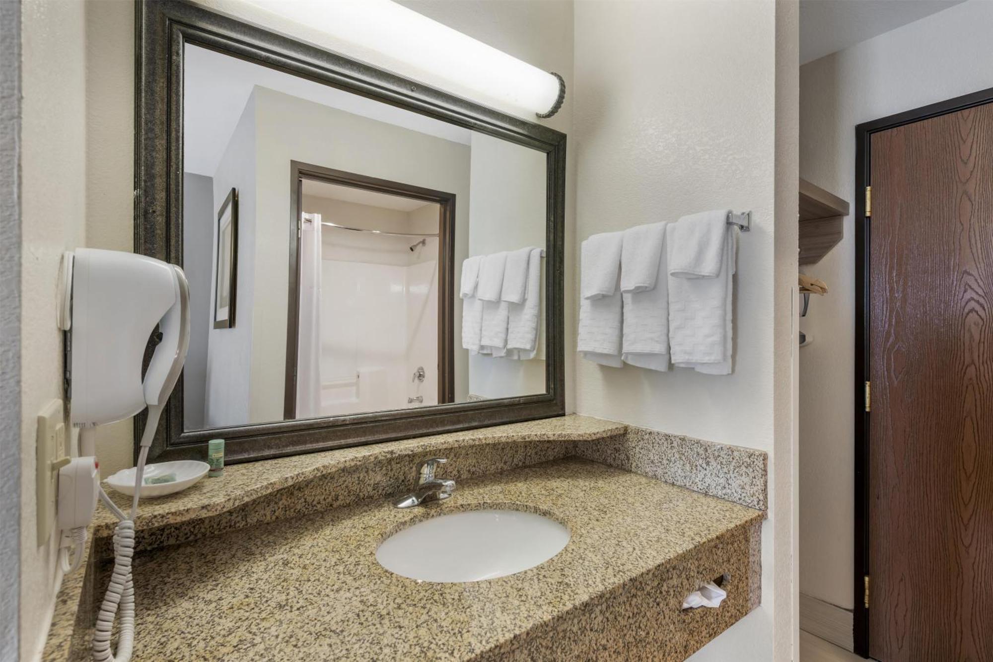 Queen Room Two Queen Beds Non-Smoking or Pet-Friendly