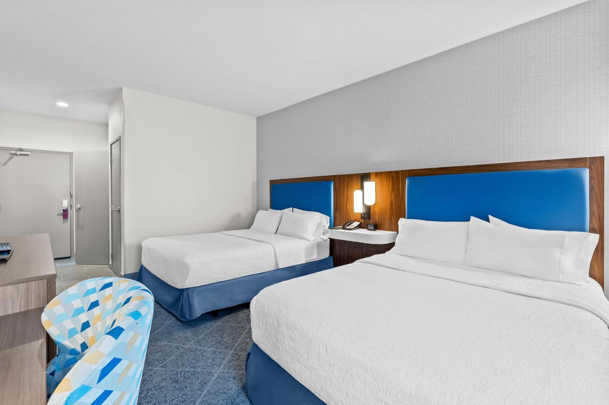 Queen Room Two Queen Beds Mobility Access or Non-Smoking