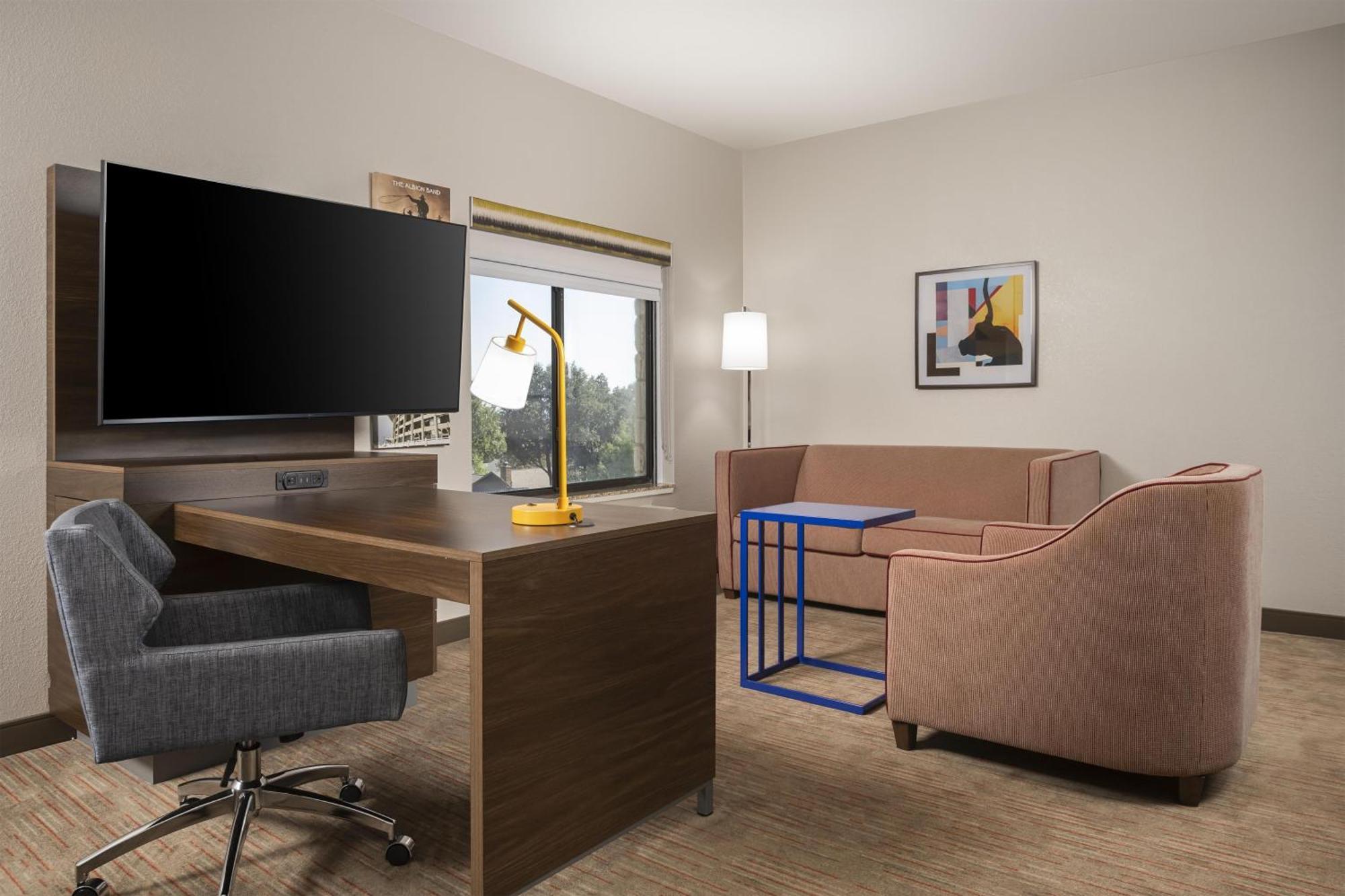 King Studio with Sofa Bed - Non-Smoking