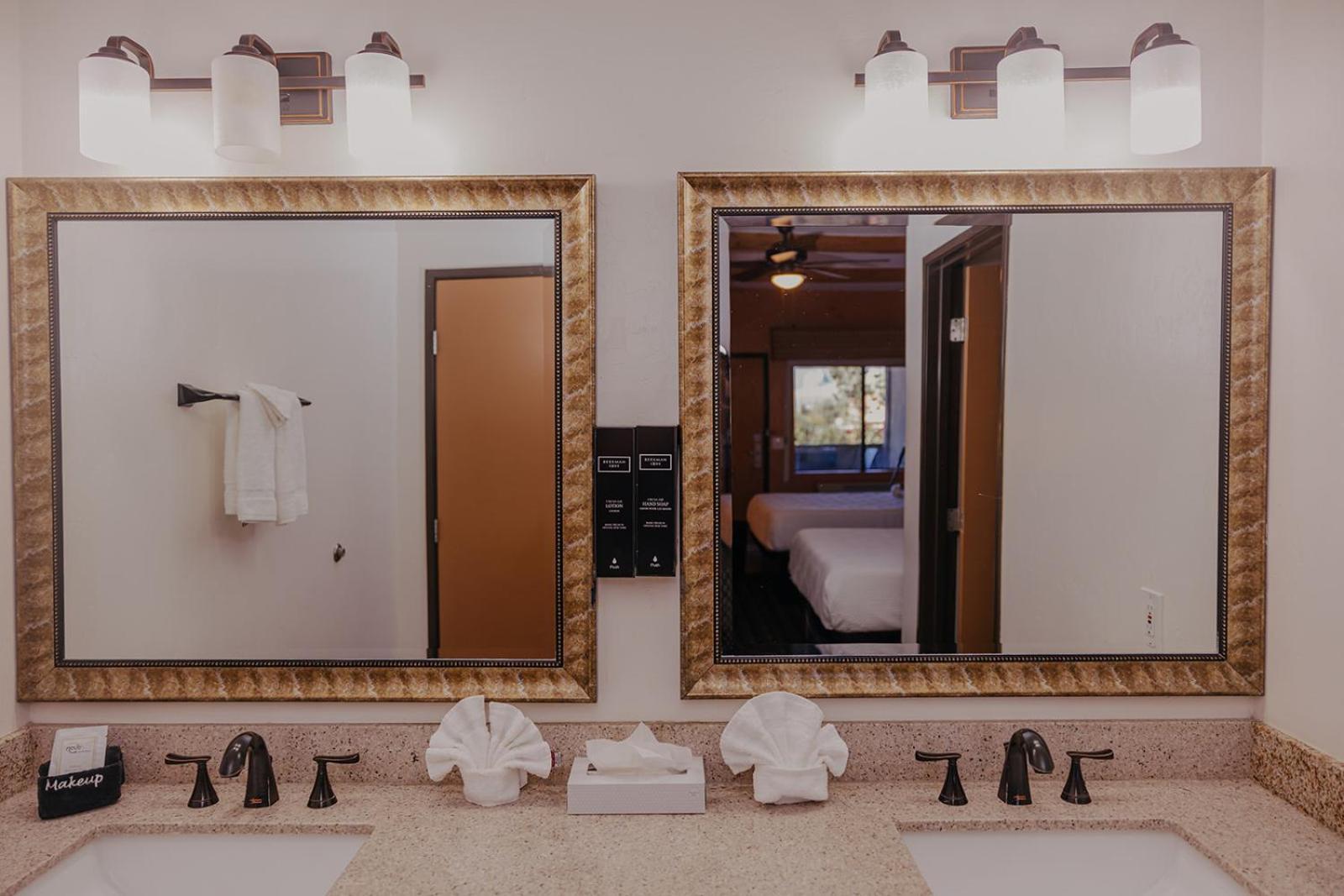 Serene Double Queen Fireplace