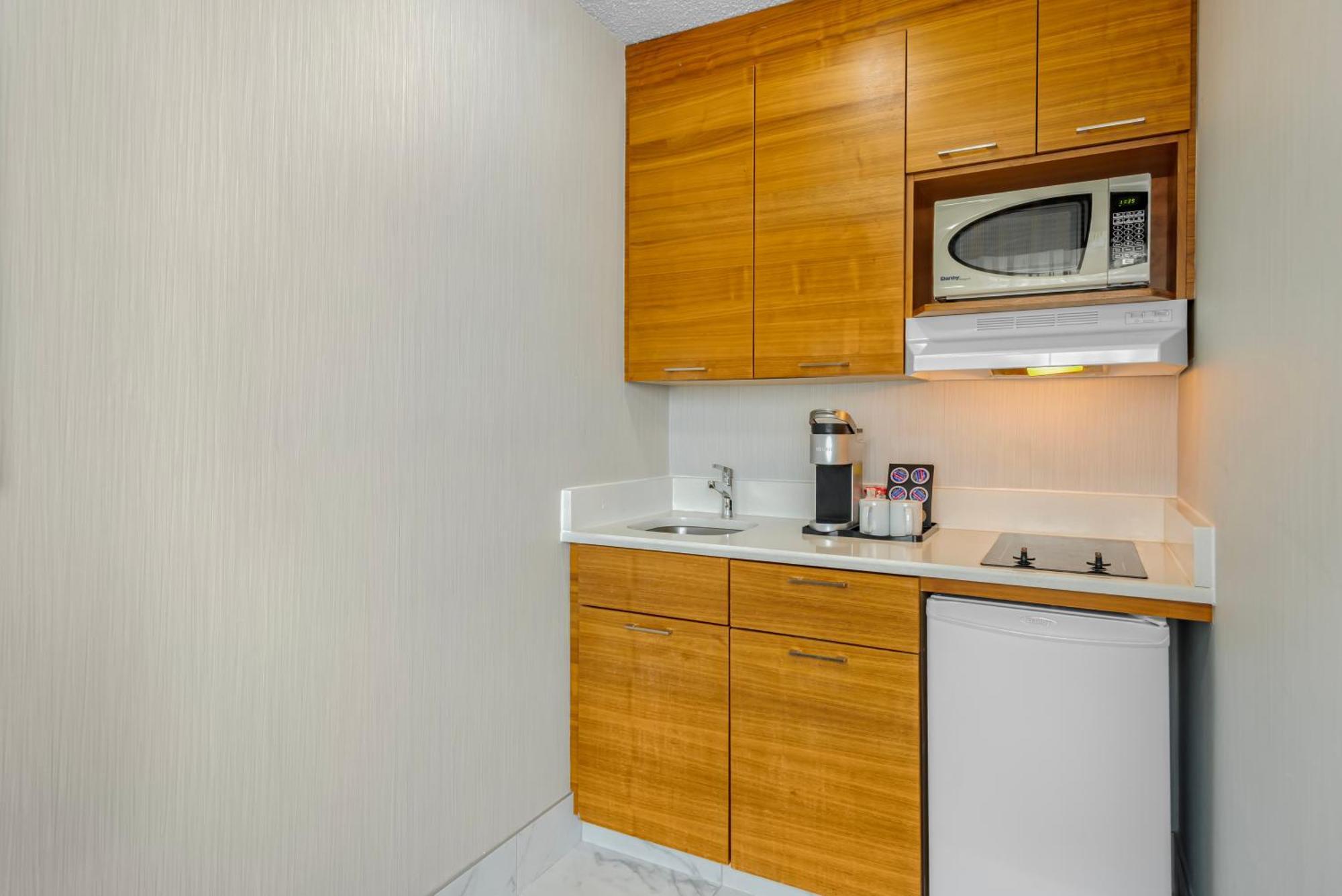 Queen Room Two Queen Beds Kitchenette