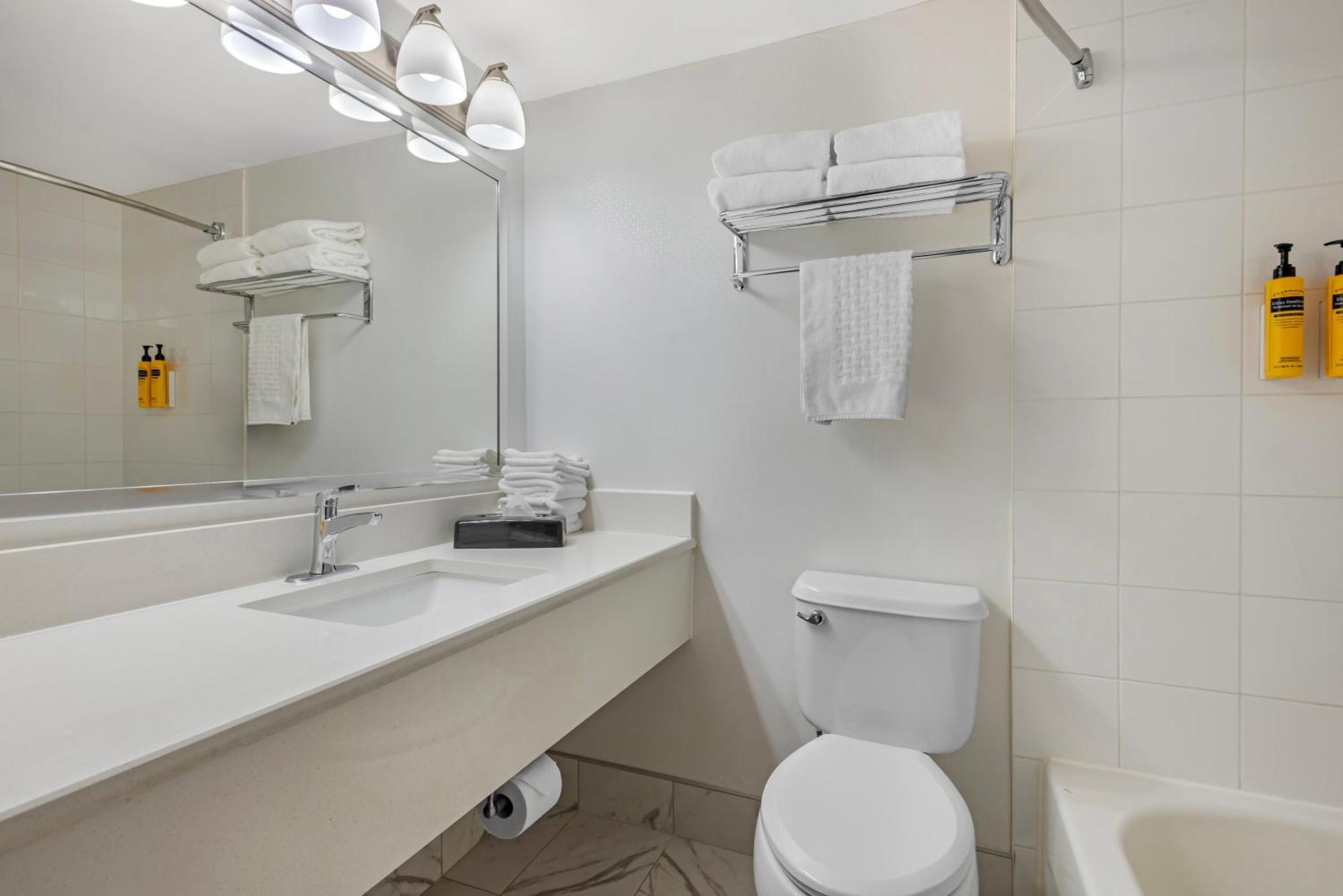 Queen Room Two Queen Beds Kitchenette