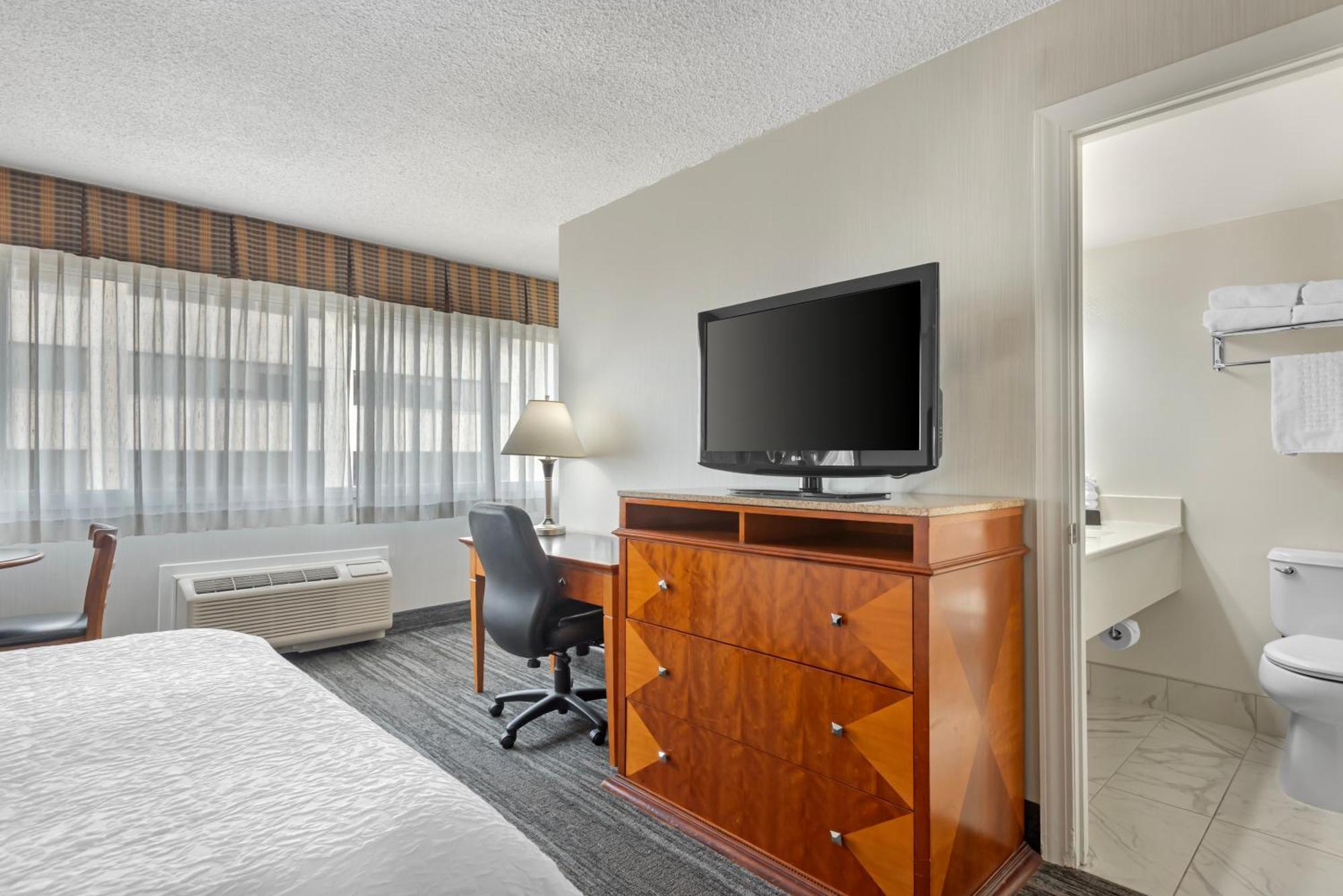 Queen Room Two Queen Beds Kitchenette