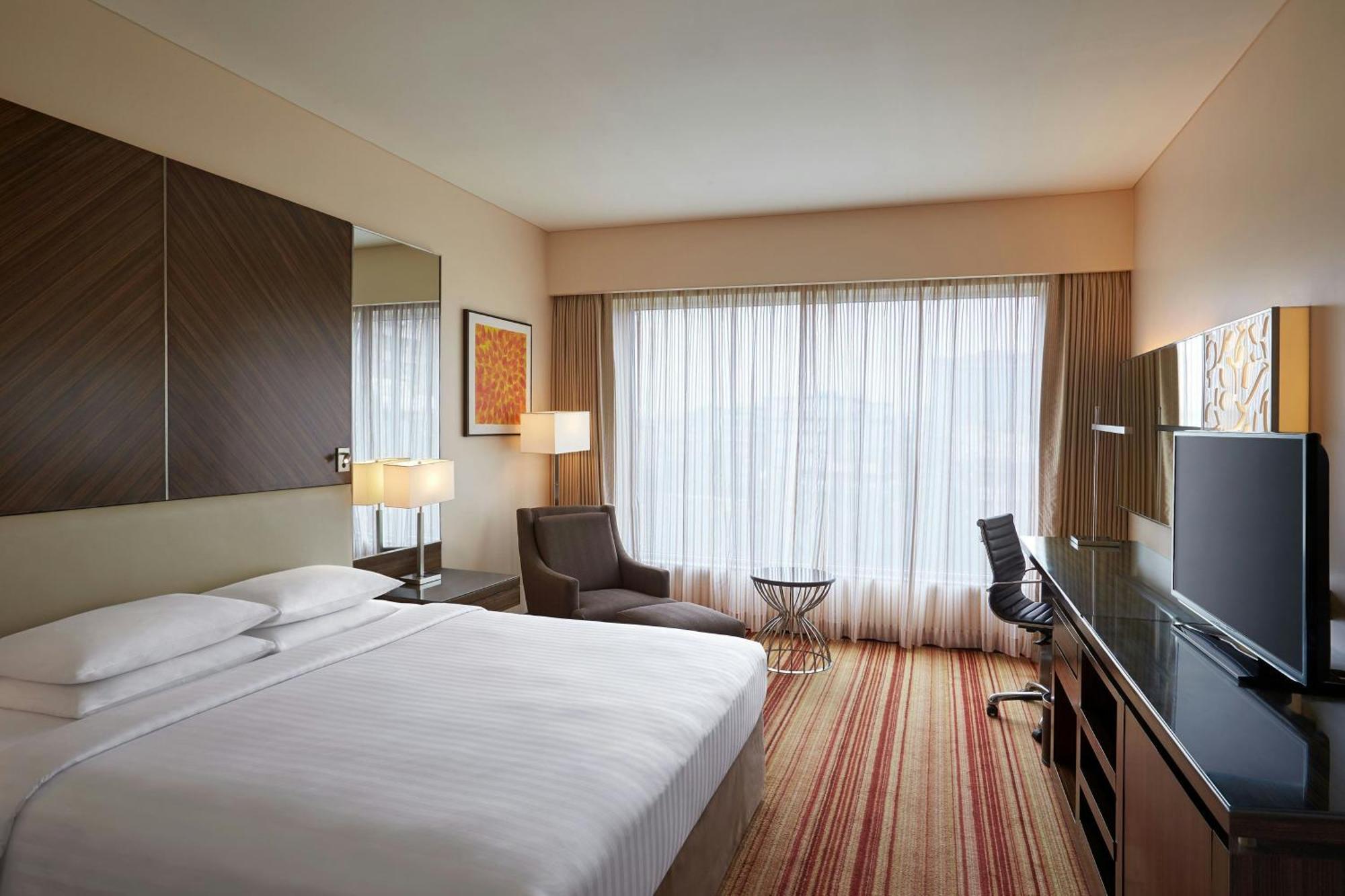 Deluxe King Room City View on Spa on Laundry
