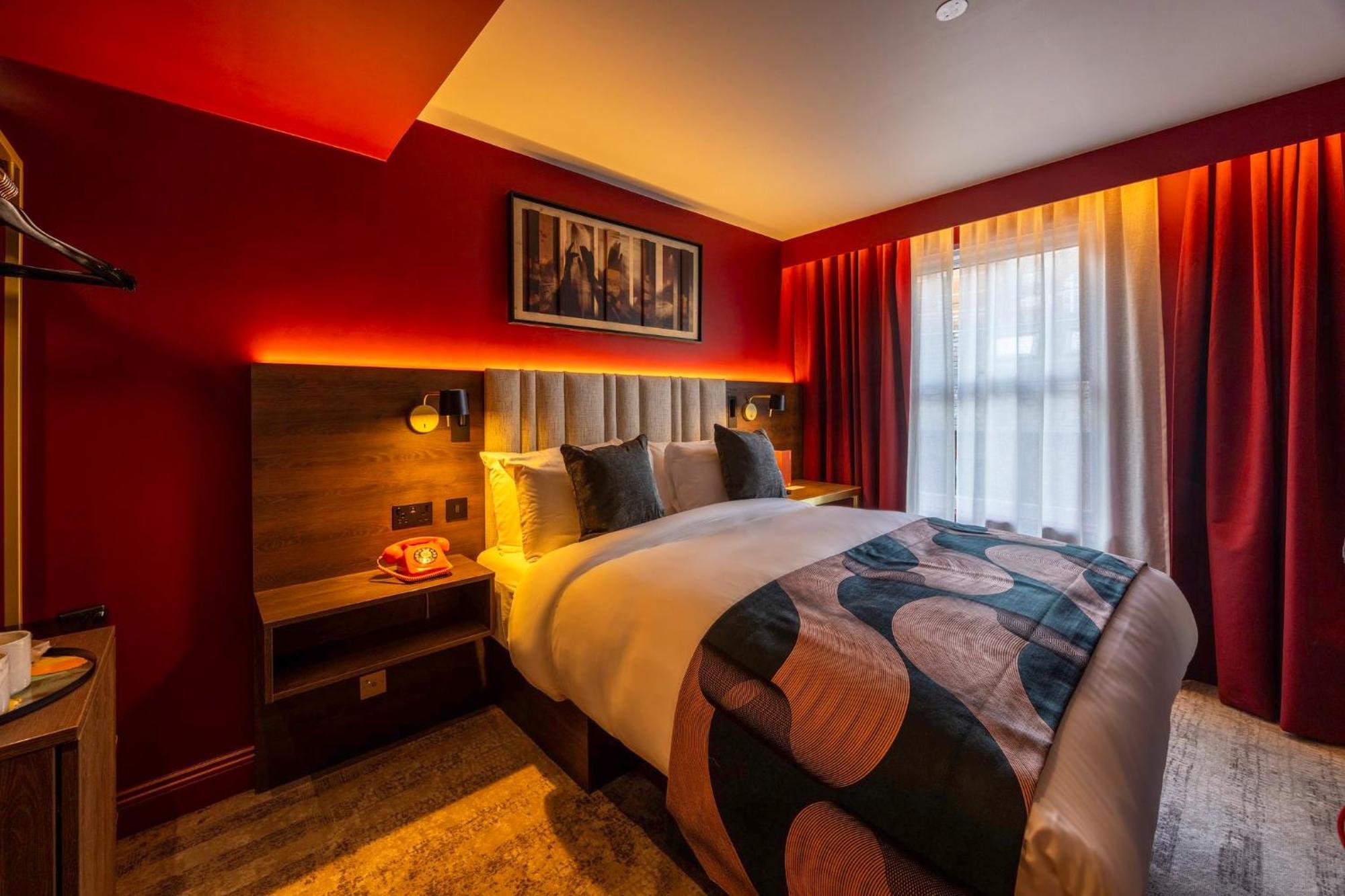 Standard Queen Room