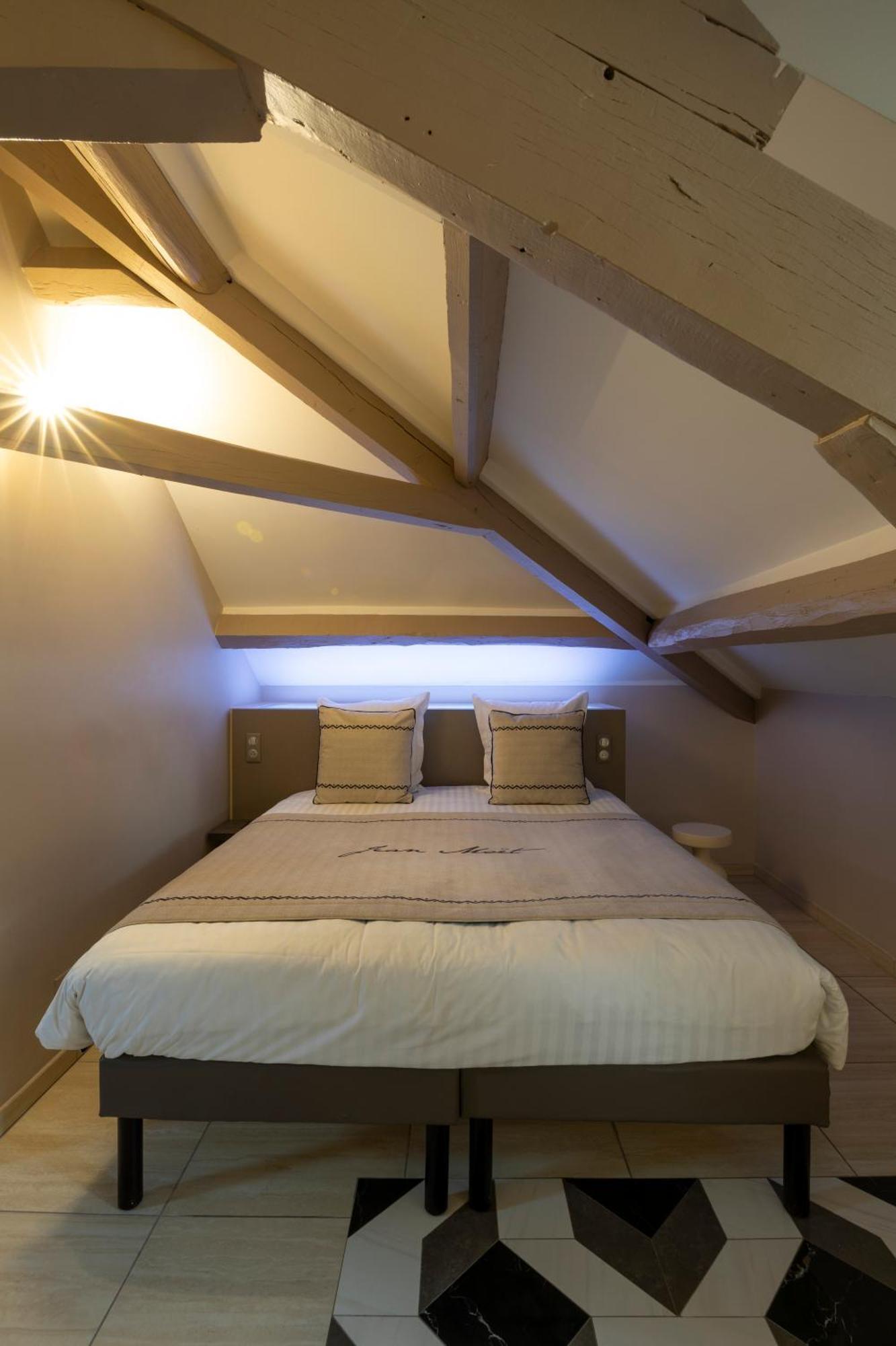Suite Attic