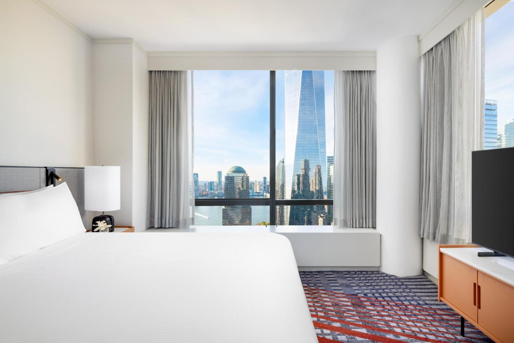 Corner King Junior Suite City View