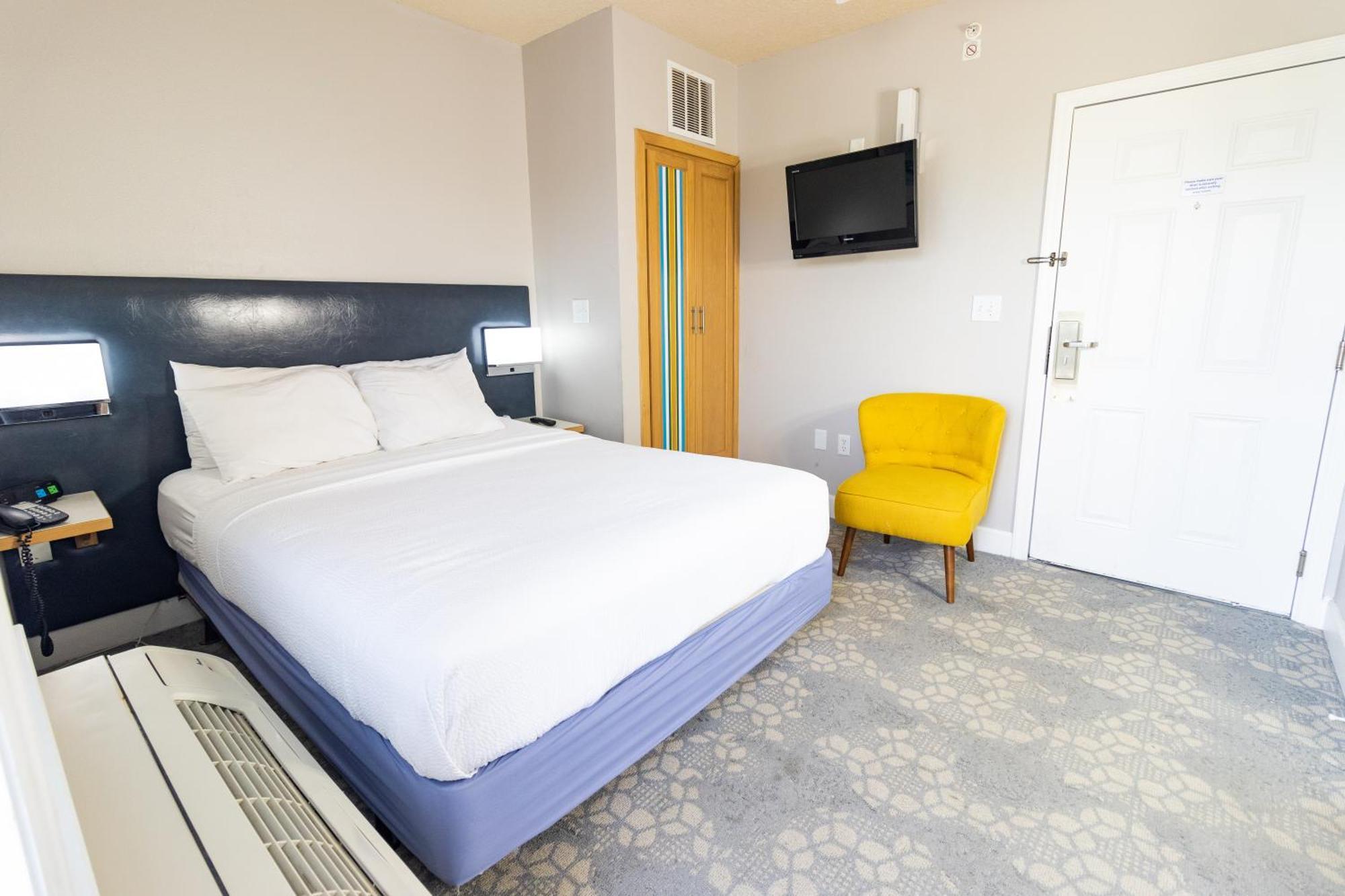 Standard Queen Room