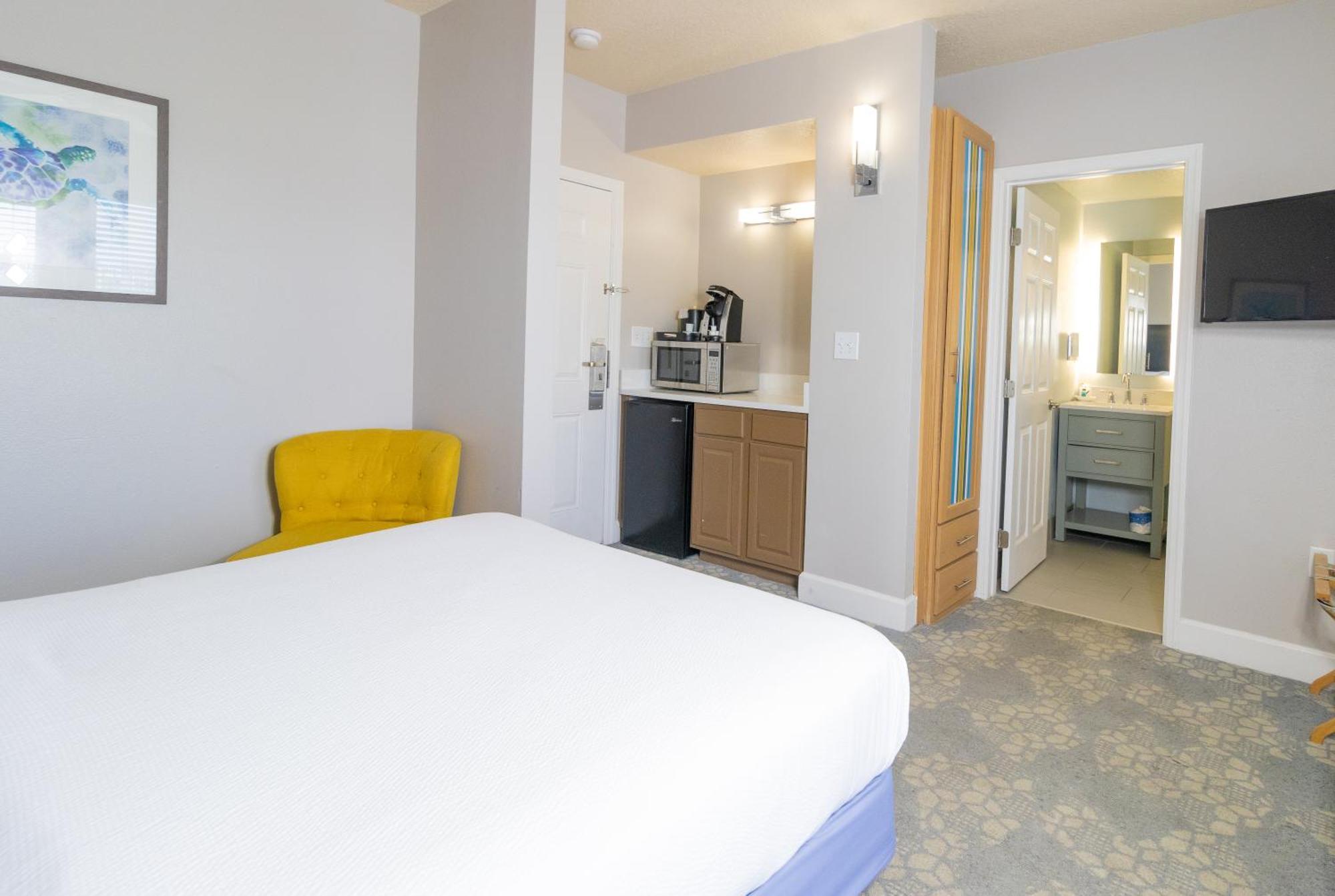 Standard Queen Room