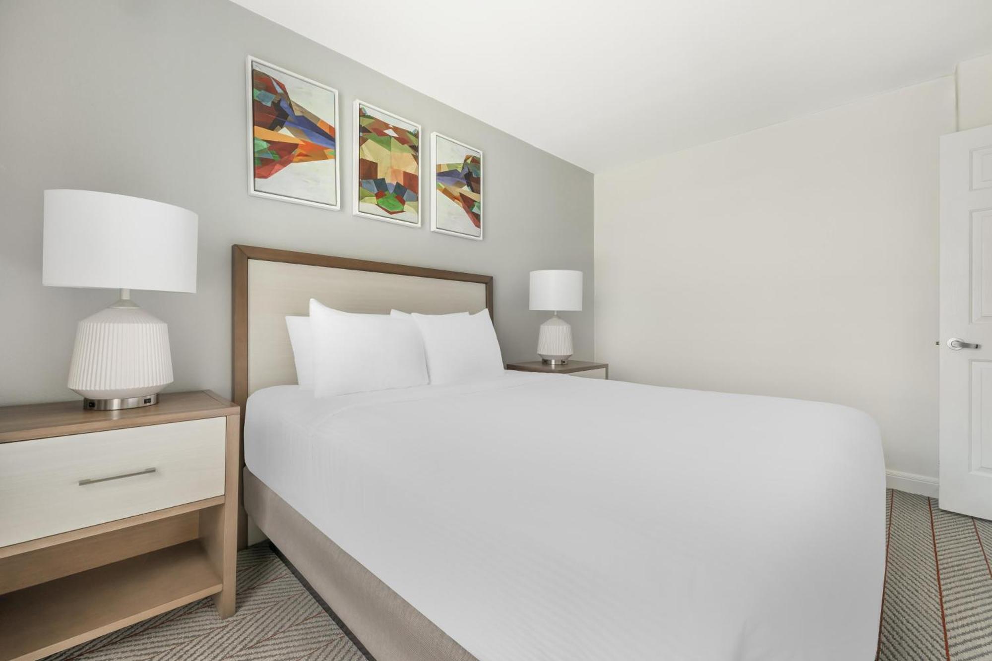 Three-Bedroom King Suite Two Queen Beds Balcony,1742678569:JPEG