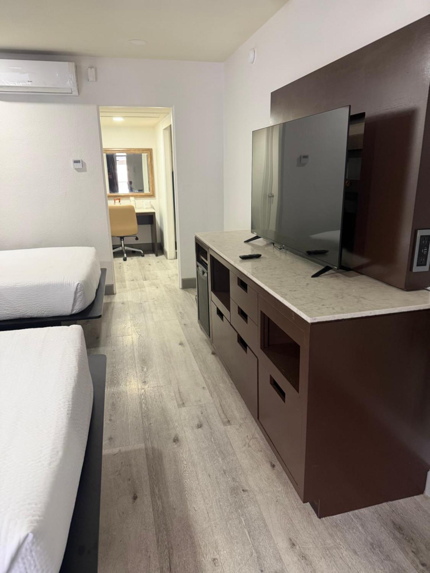 Kamer met 2 Queensize Bedden - Rookvrij