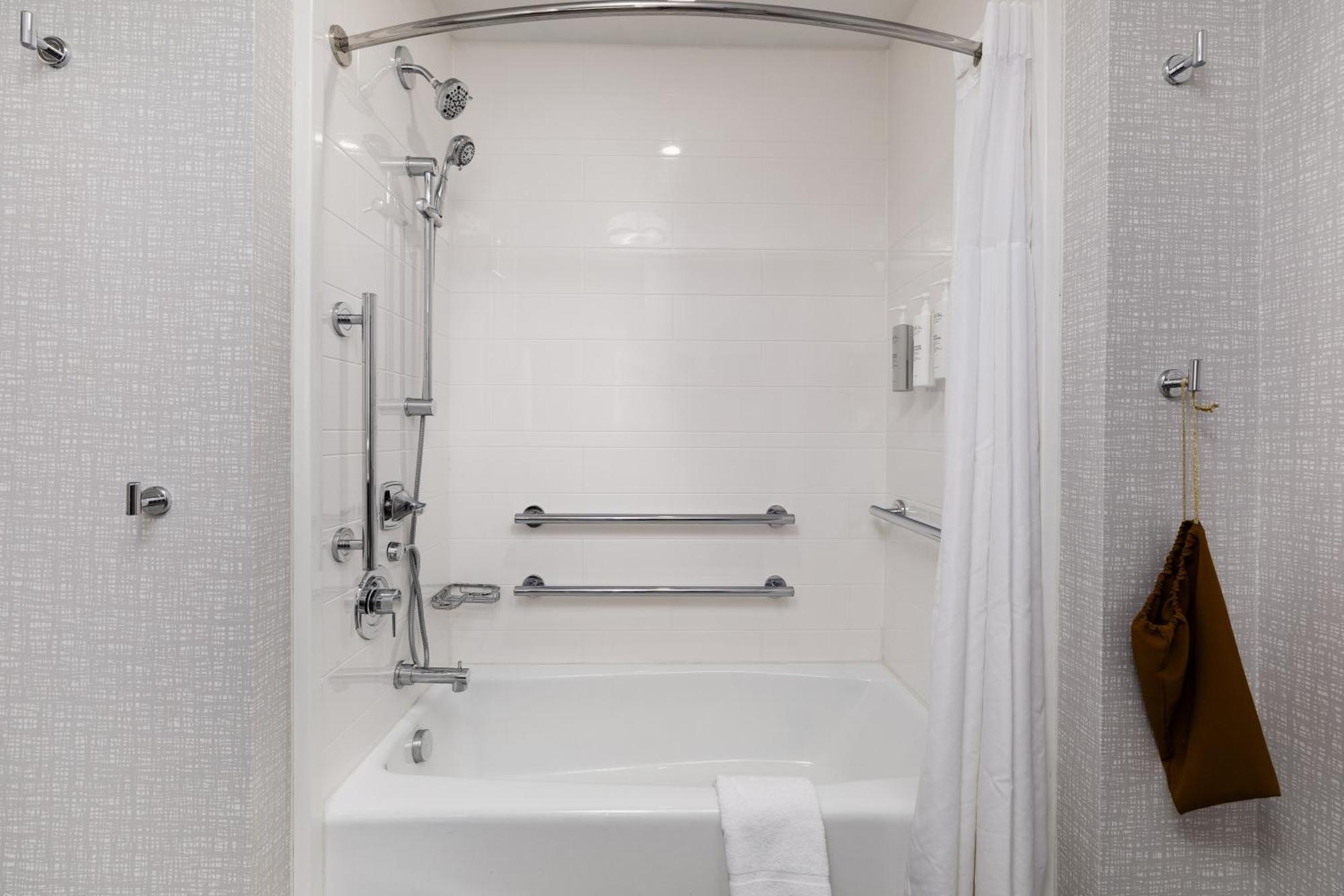Queen Room Two Queen Beds Mobility Hearing Access or Non-Smoking
