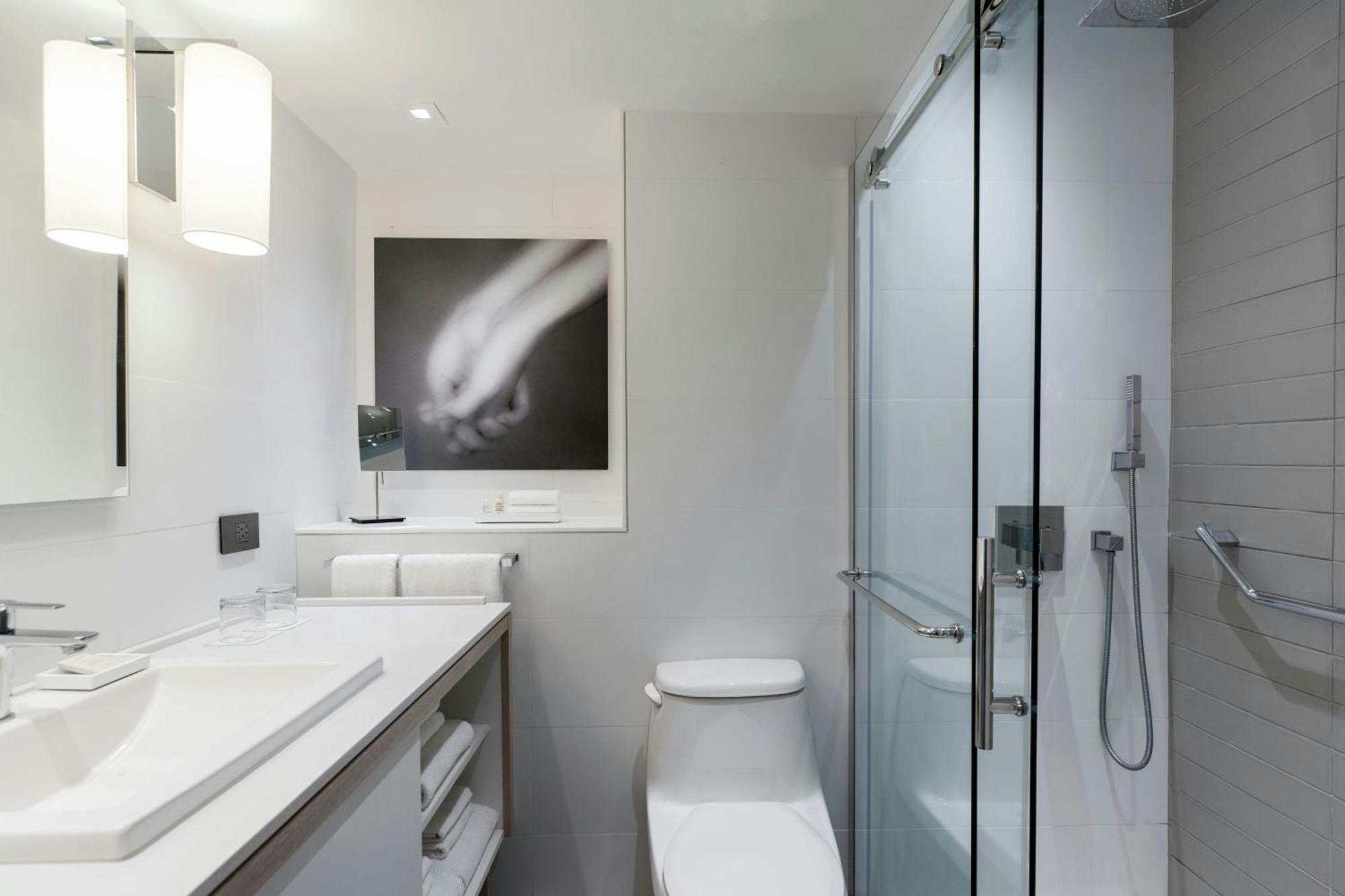 King Room with Resort View - Garden Level, Poolside