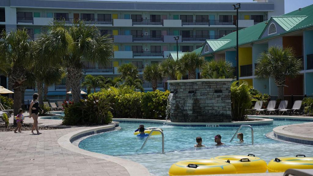 Standard Queen Room Pool View