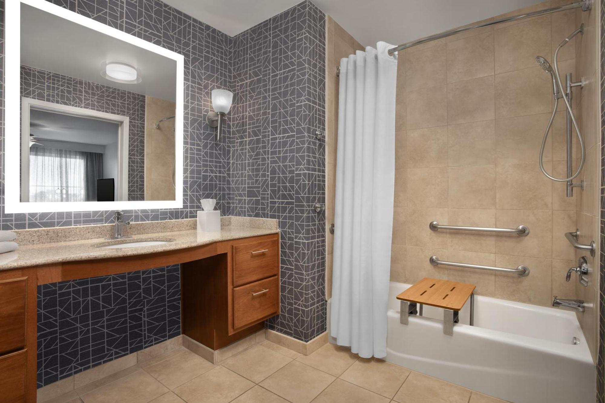 King Suite Accessible Tub Mobility Hearing Access or Non-Smoking