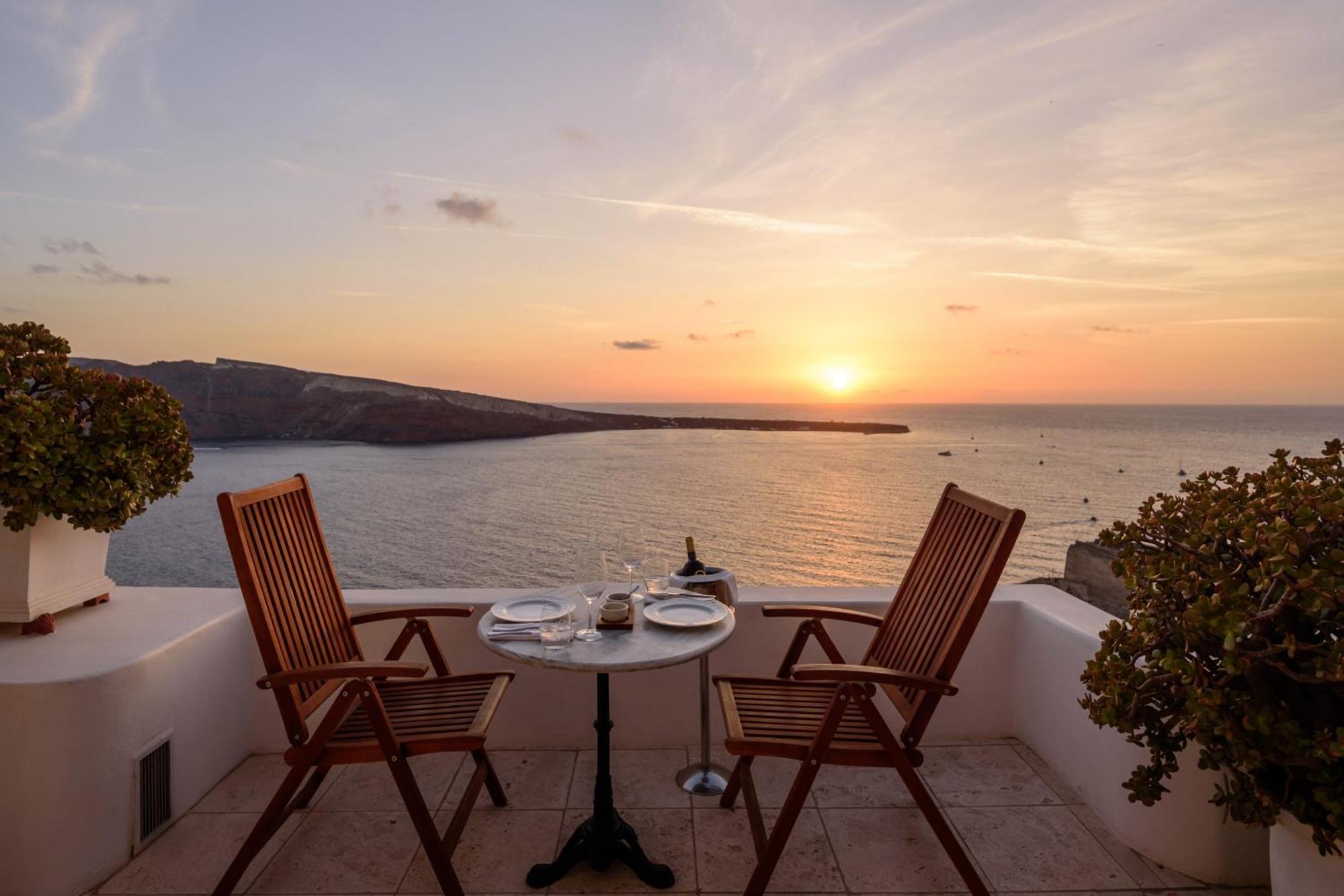 Superior Suite Private Whirlpool & Caldera View
