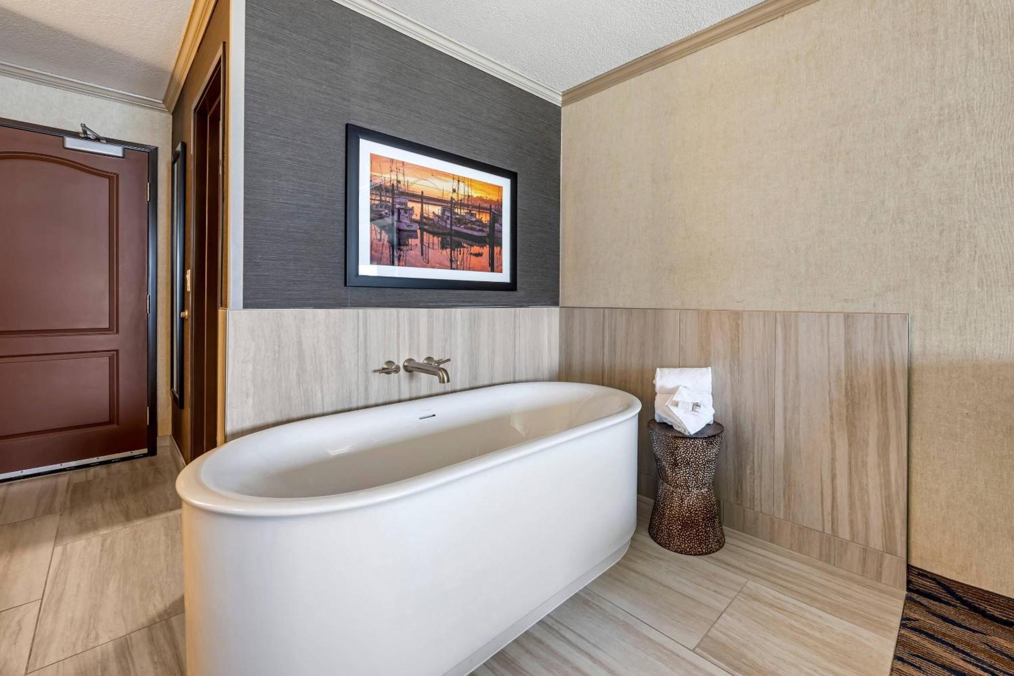 King Suite Sofa Bed Hot Tub