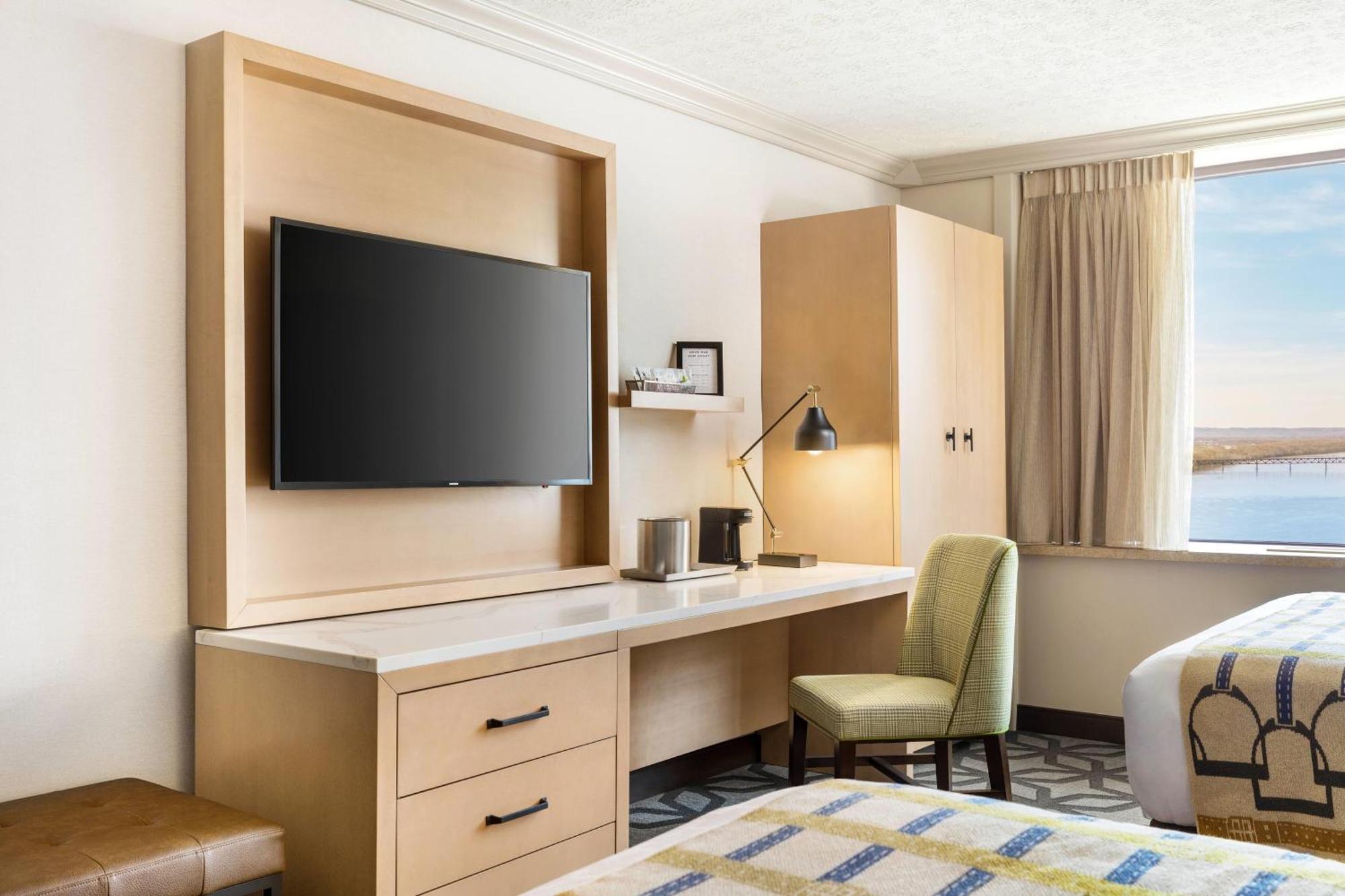 Queen Room Mobility or Hearing Access Non-Smoking or West Tower