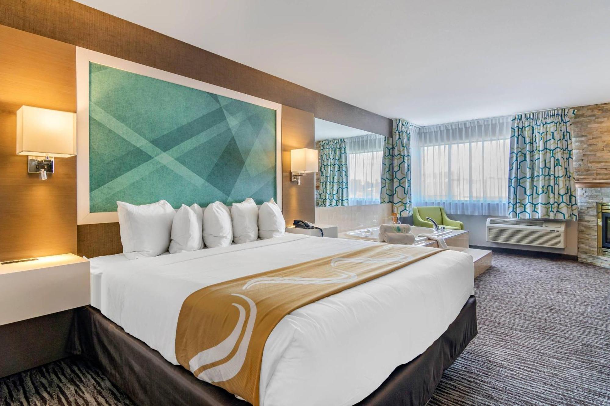 King Suite Jacuzzi