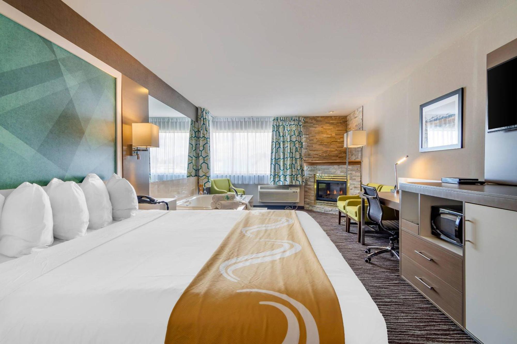 King Suite Jacuzzi
